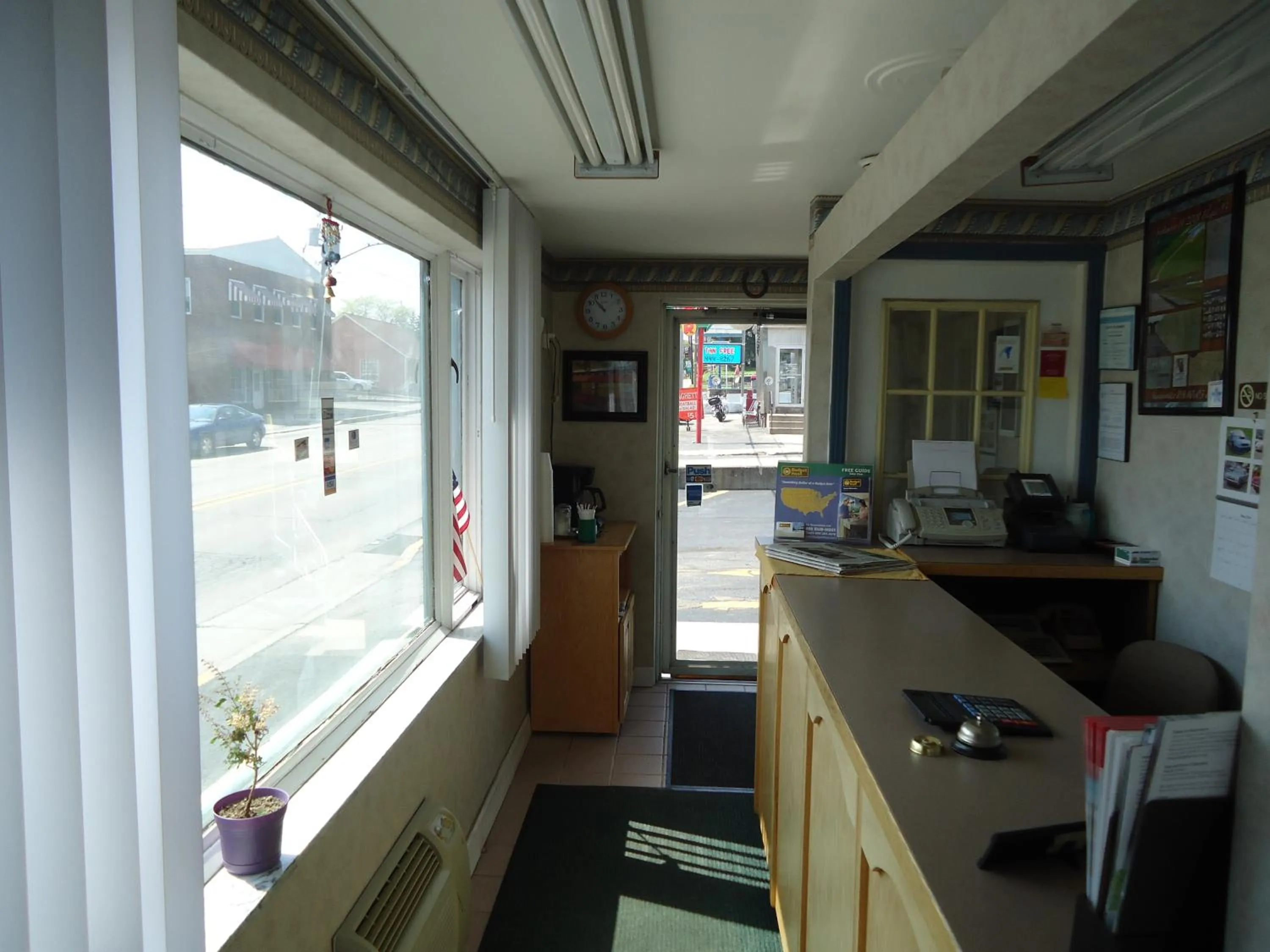 Lobby or reception in Budget Host Inn Somerset