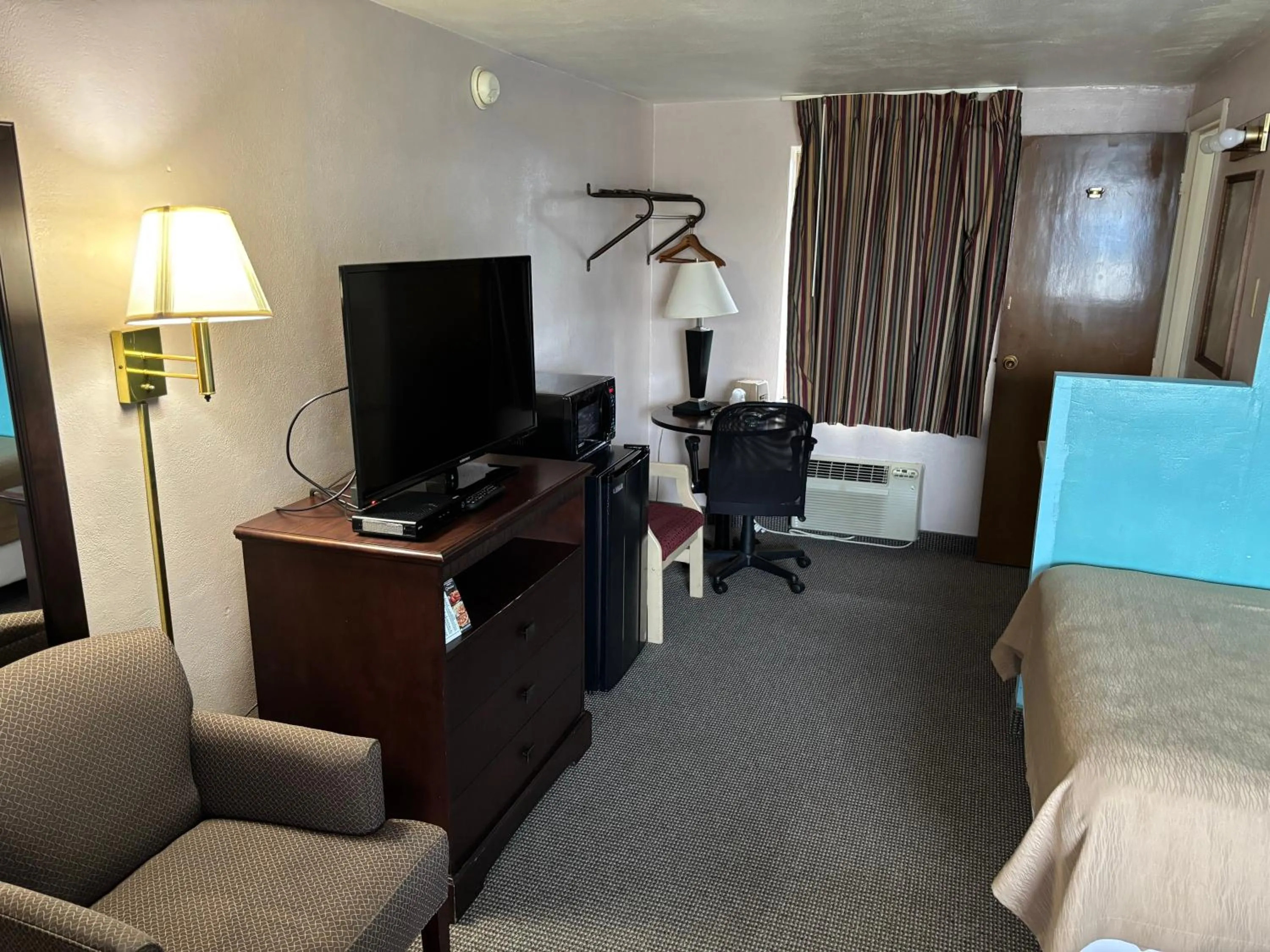 Bed in Budget Host Inn Somerset