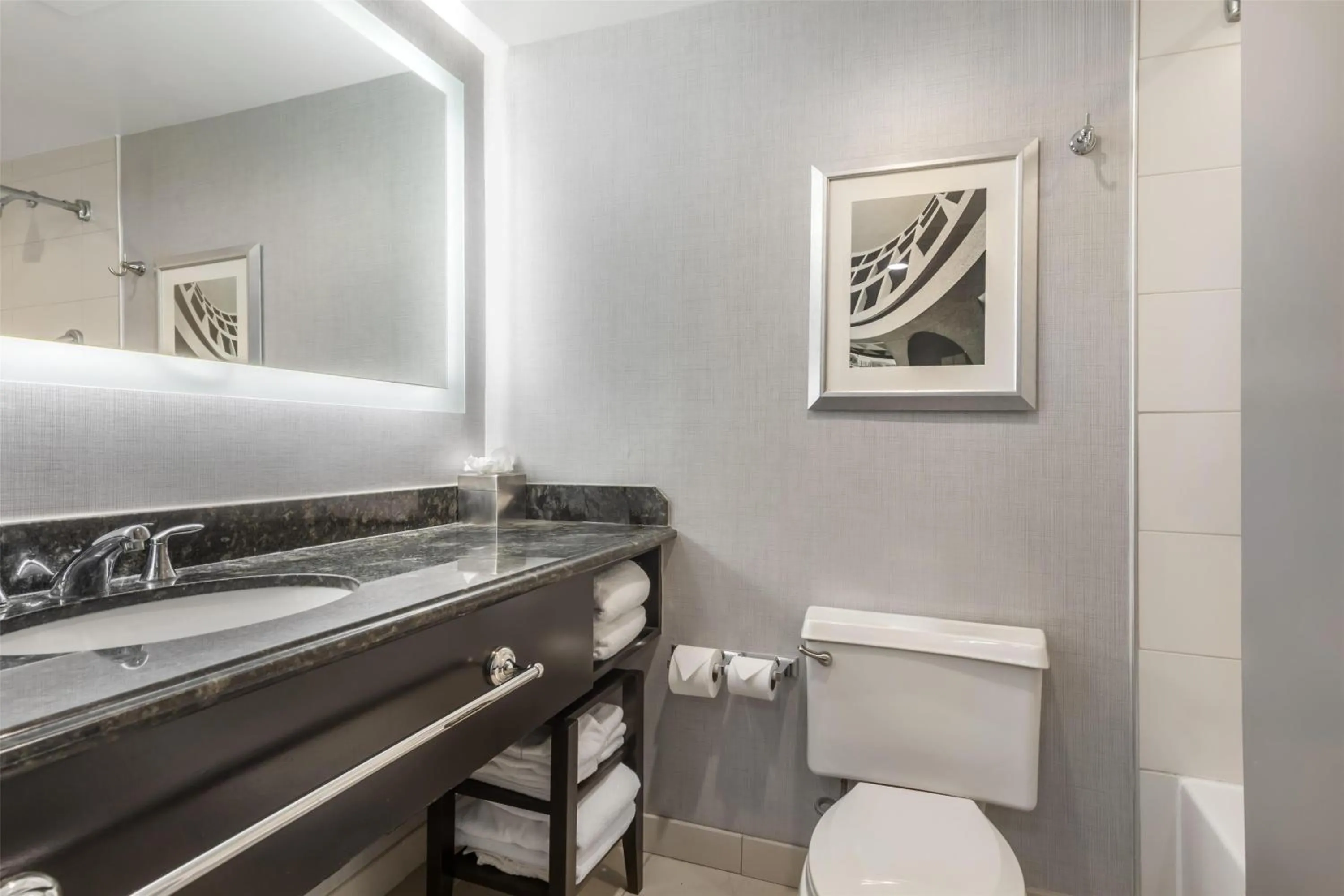 Bathroom in Doubletree by Hilton Hotel Williamsburg