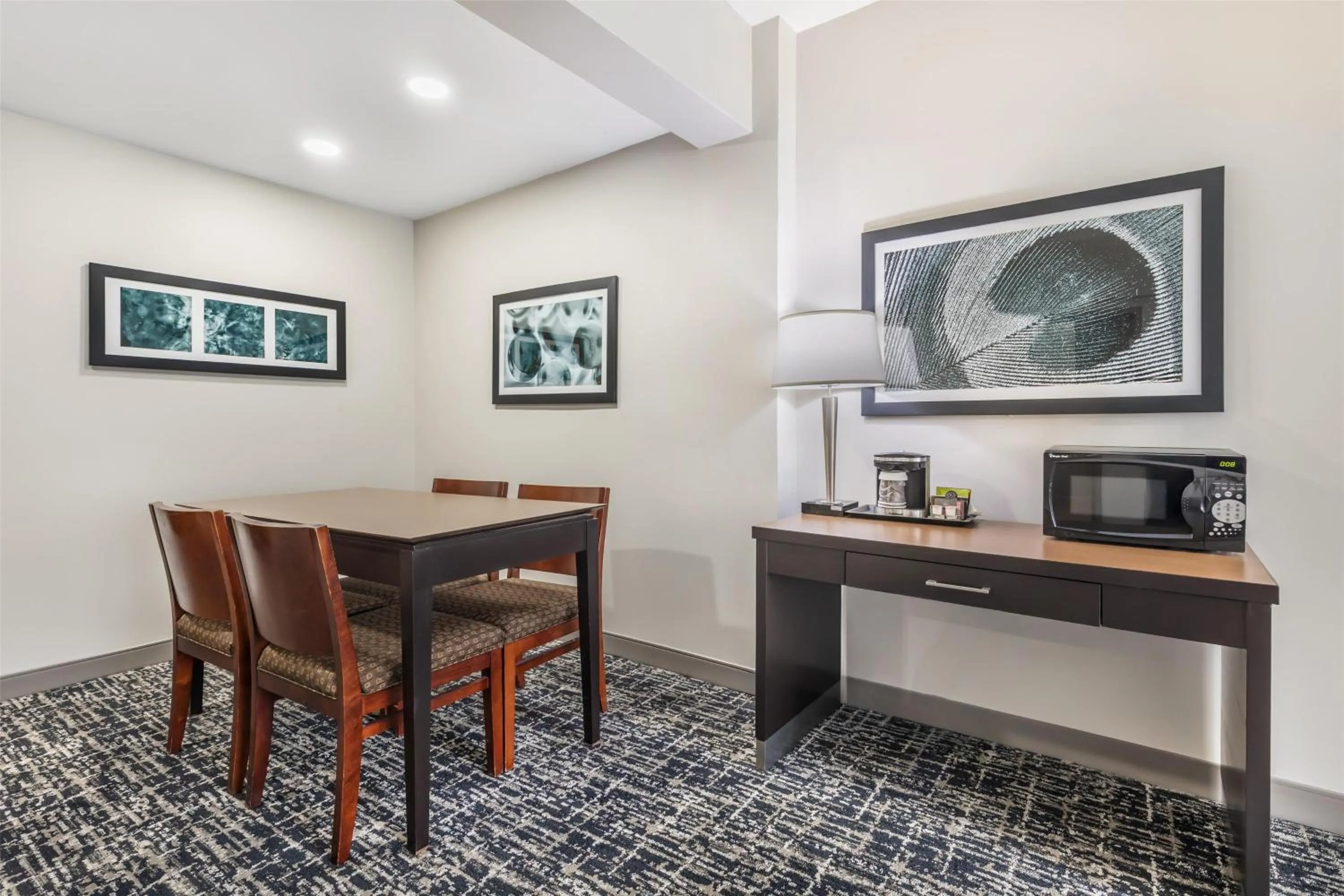 Photo of the whole room in Doubletree by Hilton Hotel Williamsburg