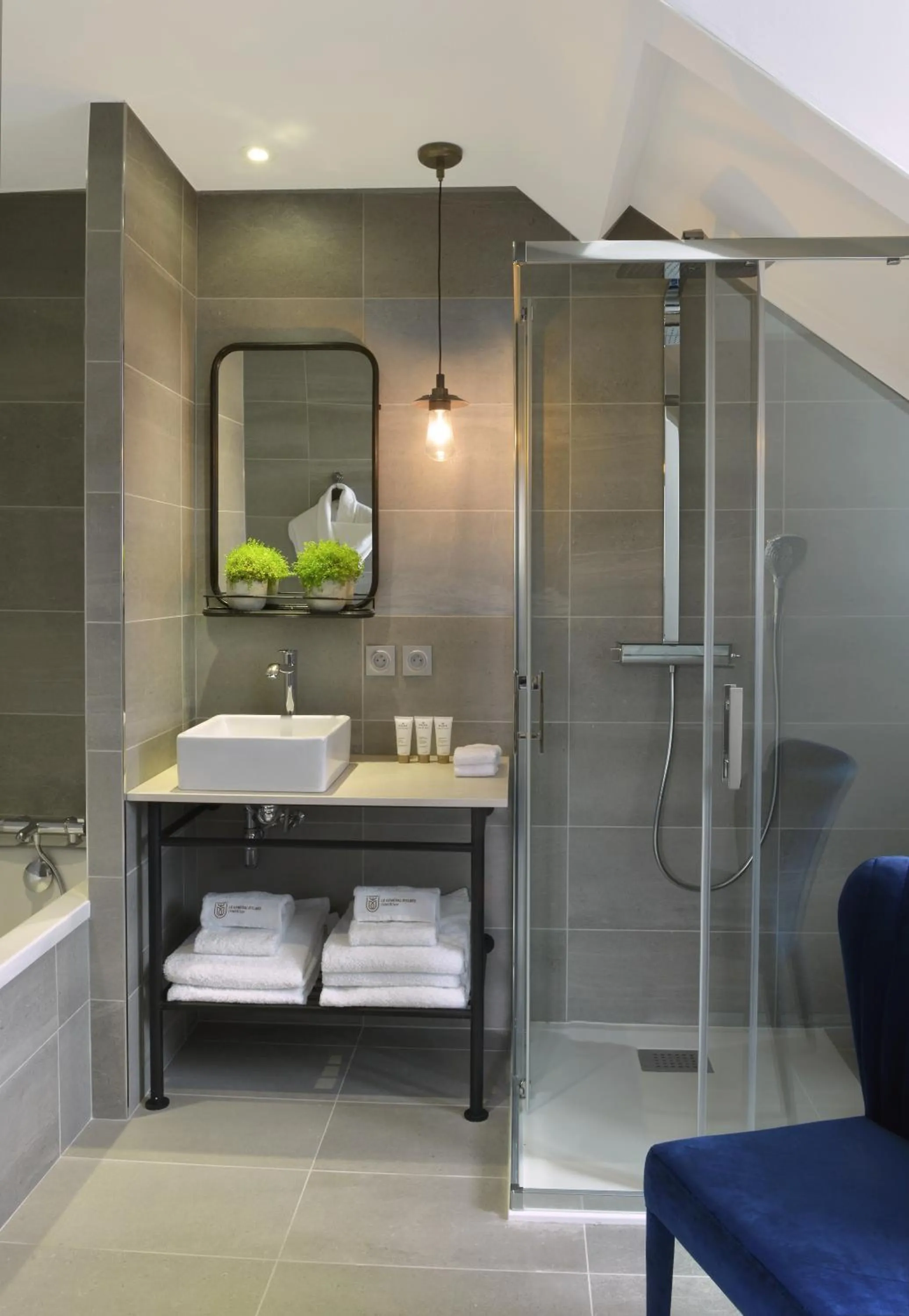 Shower in Le Général d'Elbée Hotel & Spa - Teritoria