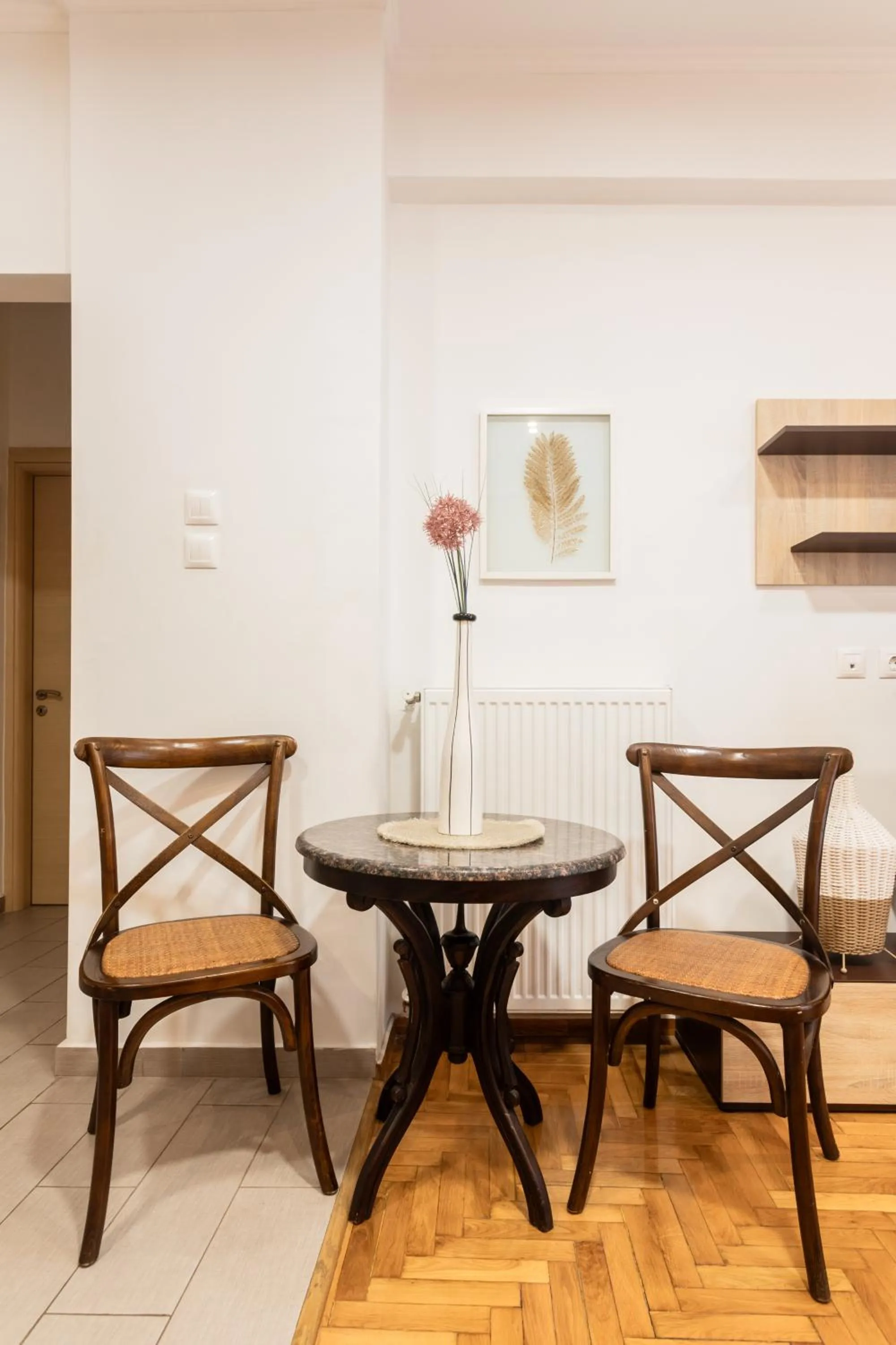 Dining area in Nicholas Point Apartments and Rooms