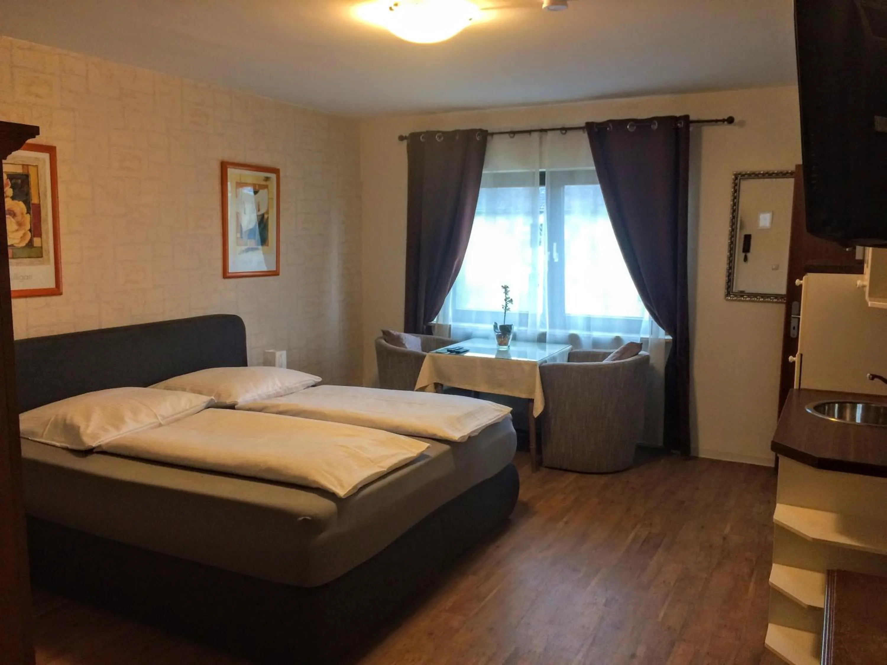 Bed in Hotel zum Schnackel in Mainz