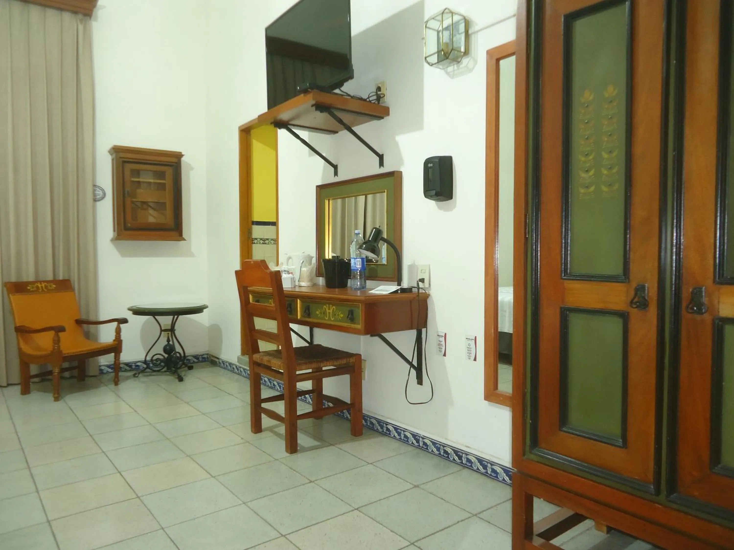 TV and multimedia in Hotel Concierge Plaza Colima