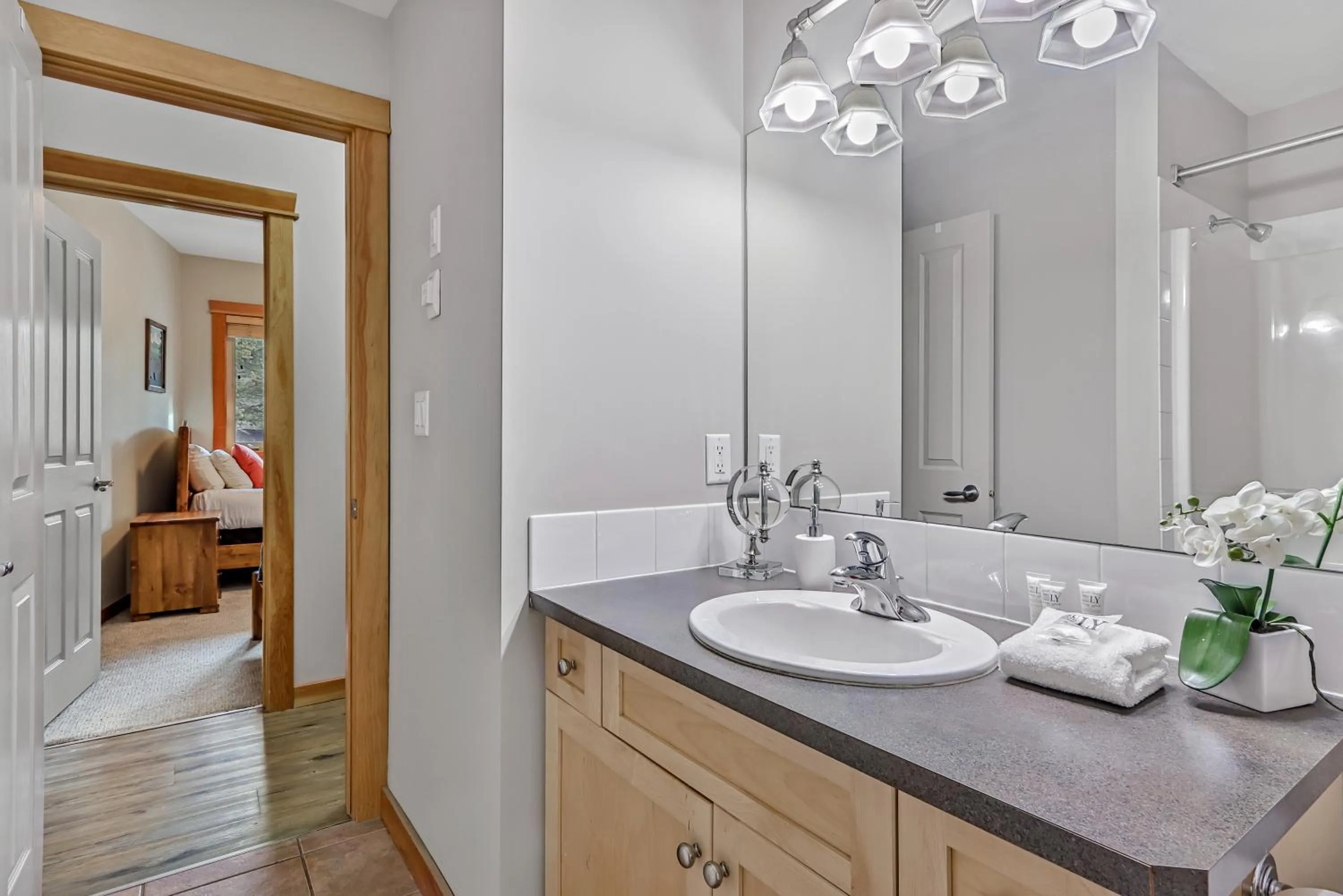 Bathroom in Suites with Pool & Hot tubs managed by Little Sister Getaways