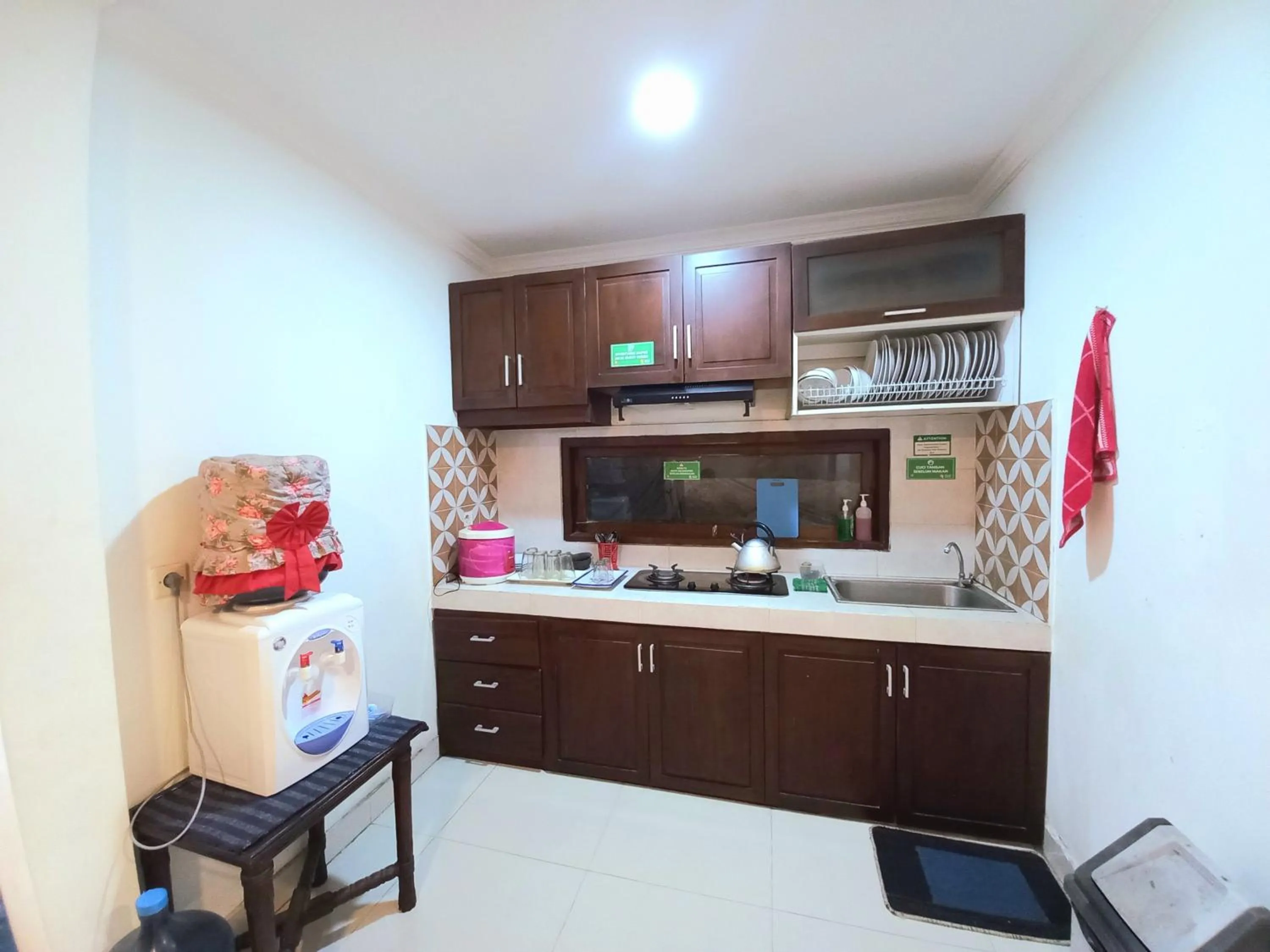 Kitchen or kitchenette in Homestay Jogja dekat Malioboro by Simply Homy