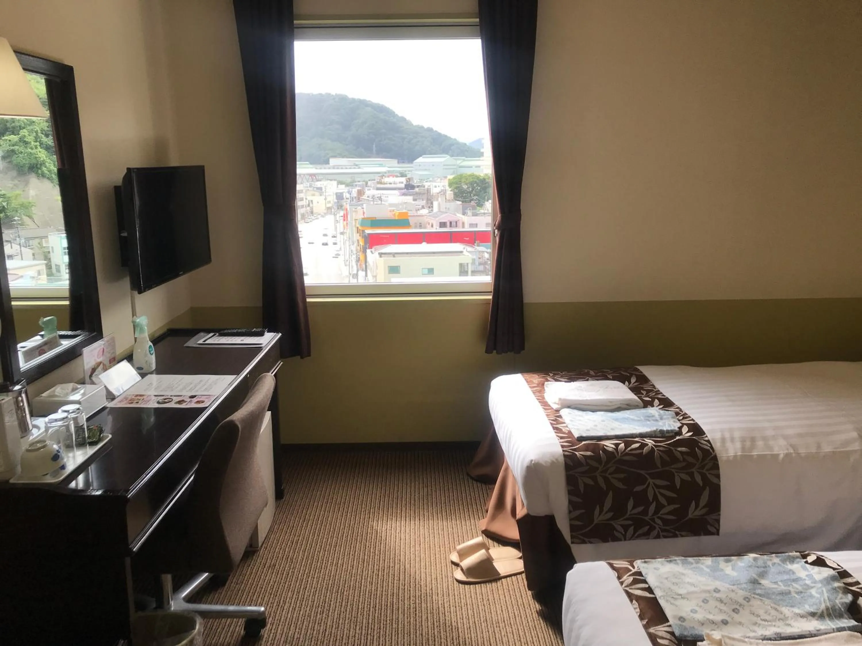 Living room, Bed in Hotel Crown Hills Kamaishi
