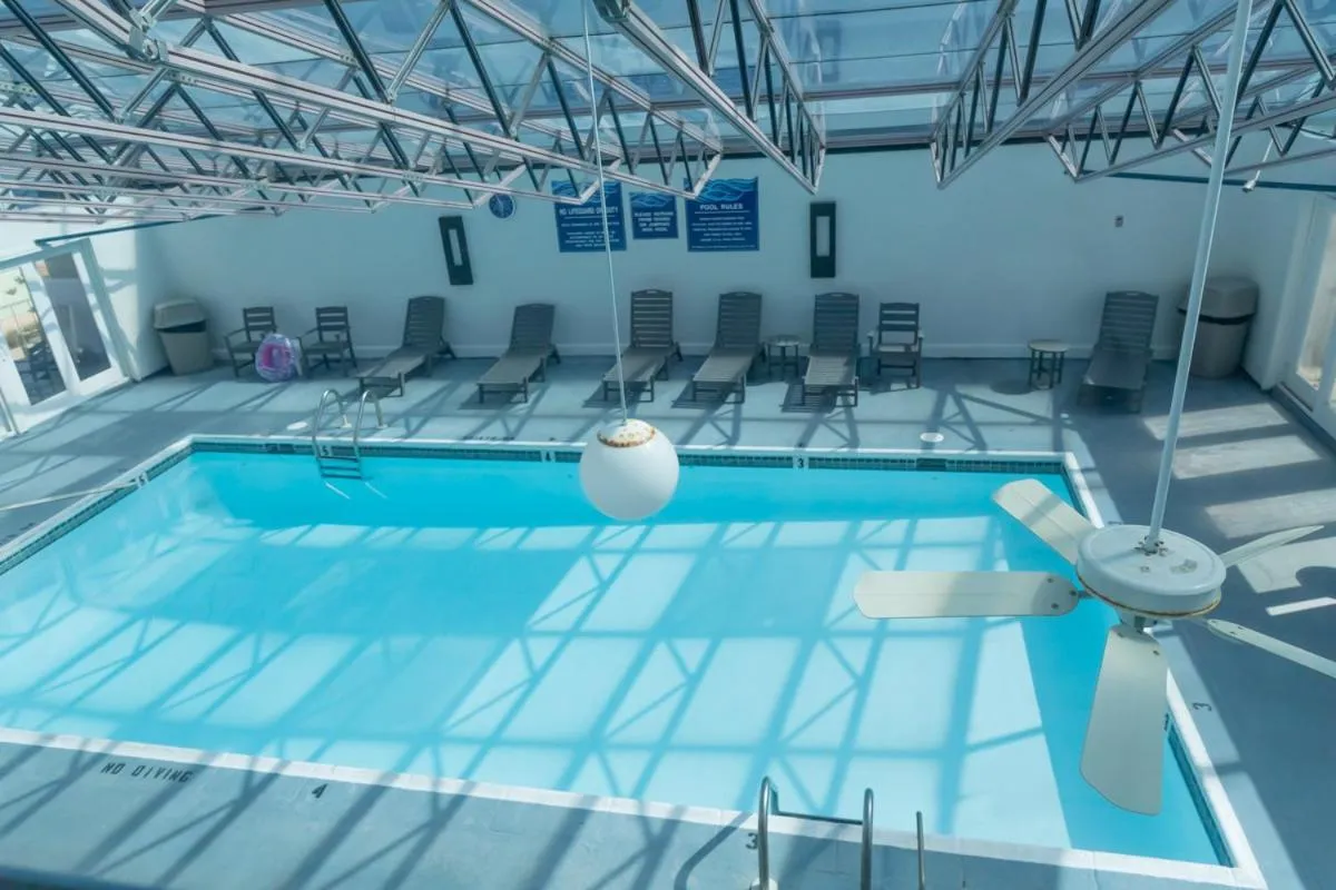 Swimming pool in Admiral on Baltimore