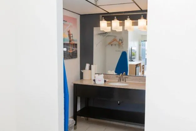 Bathroom in Admiral on Baltimore