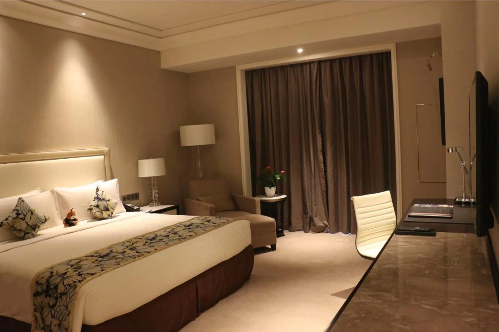 Bed in Jeurong Hotel Shanghai