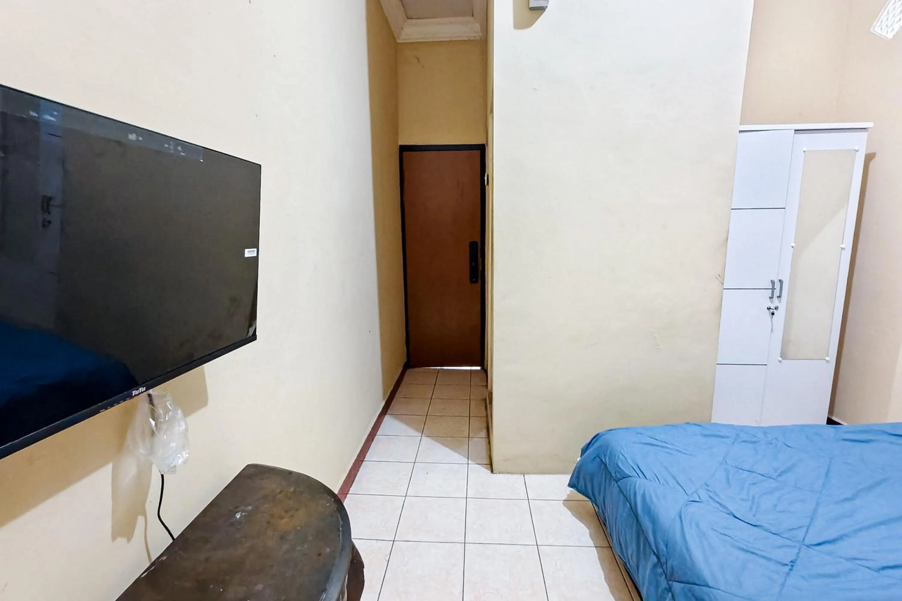 Bedroom, Bed in Danysa Guest House Jakarta RedPartner