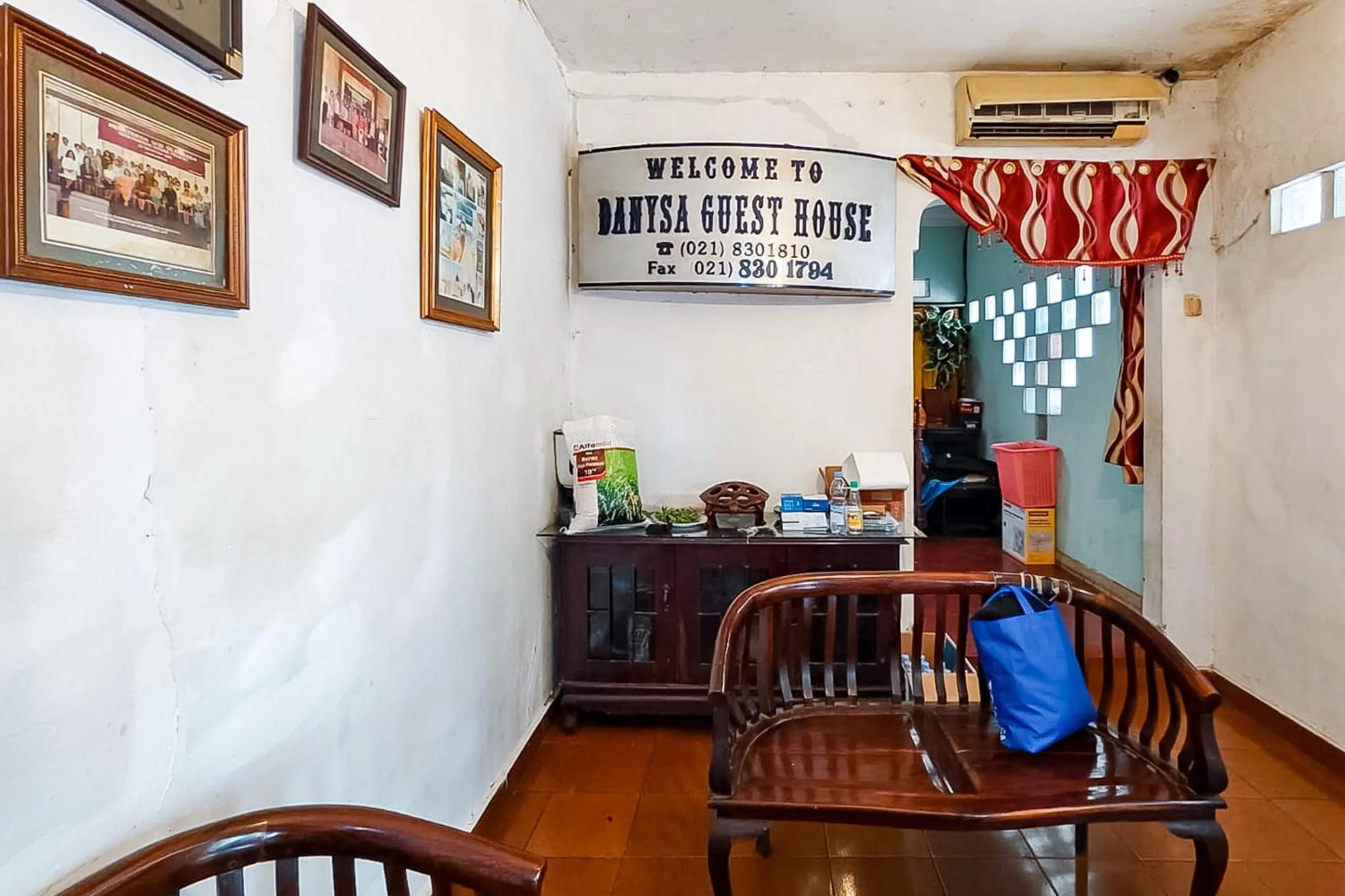 Lobby or reception in Danysa Guest House Jakarta RedPartner