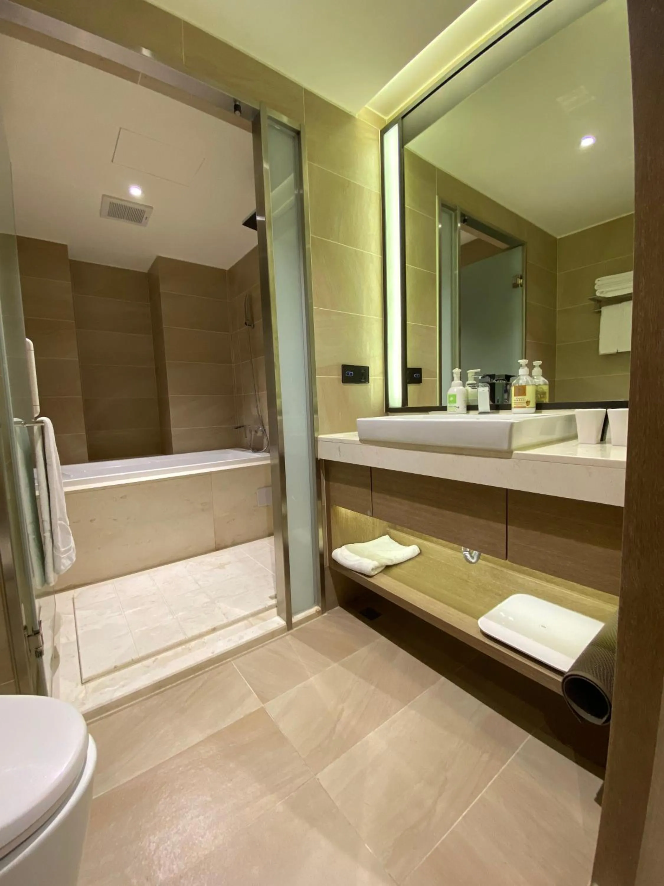 Bathroom in GOGO Hotel 逢甲館