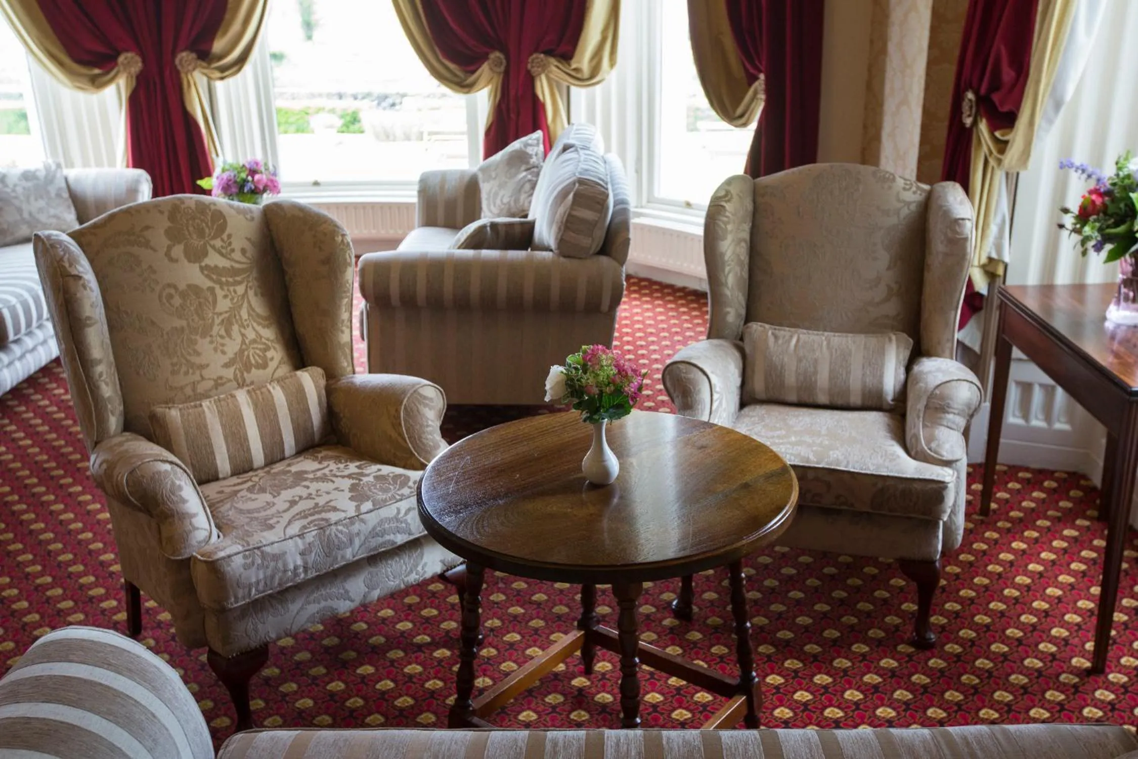 Communal lounge/ TV room in Hotel Minella & Leisure Centre