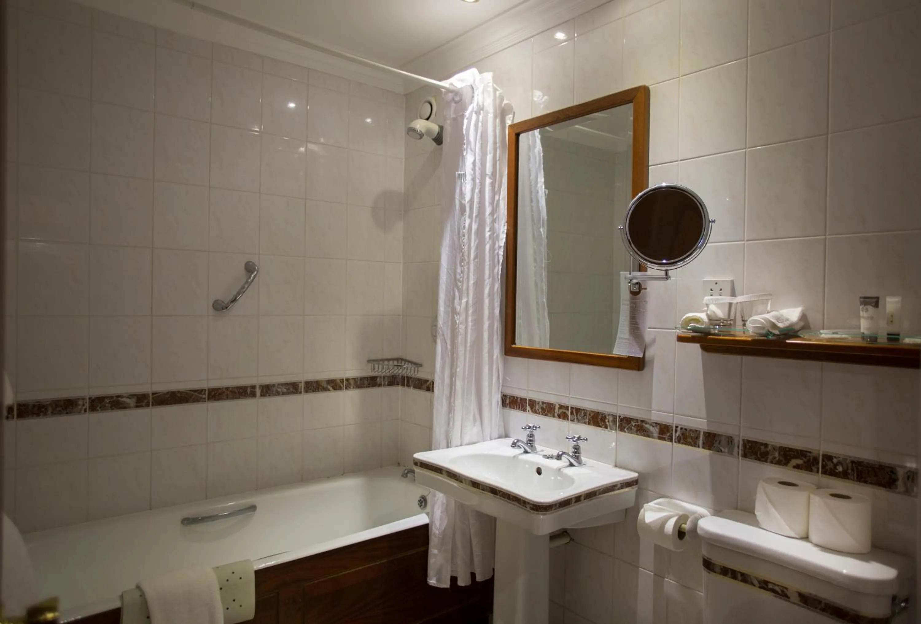 Toilet in Hotel Minella & Leisure Centre