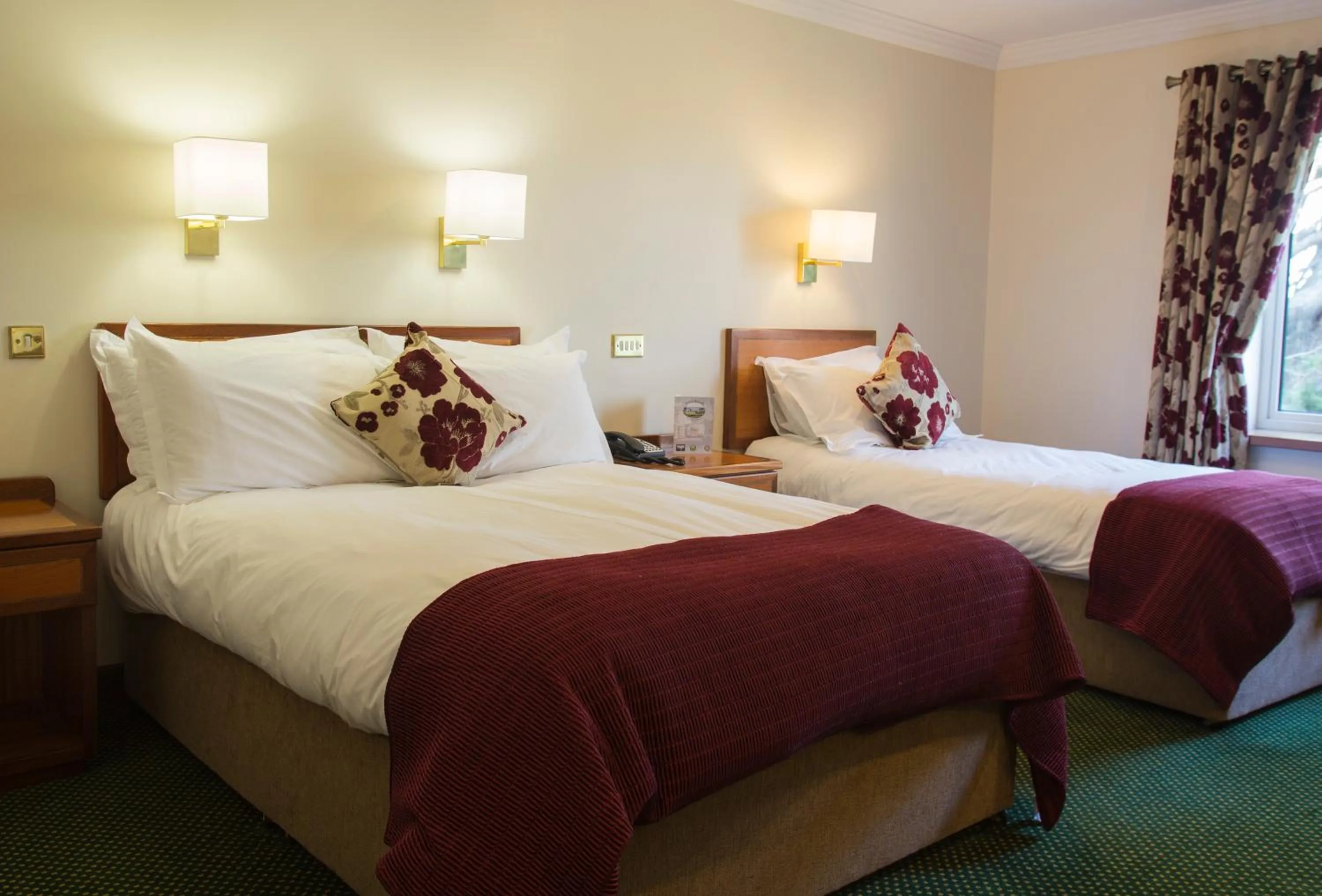 Bed in Hotel Minella & Leisure Centre