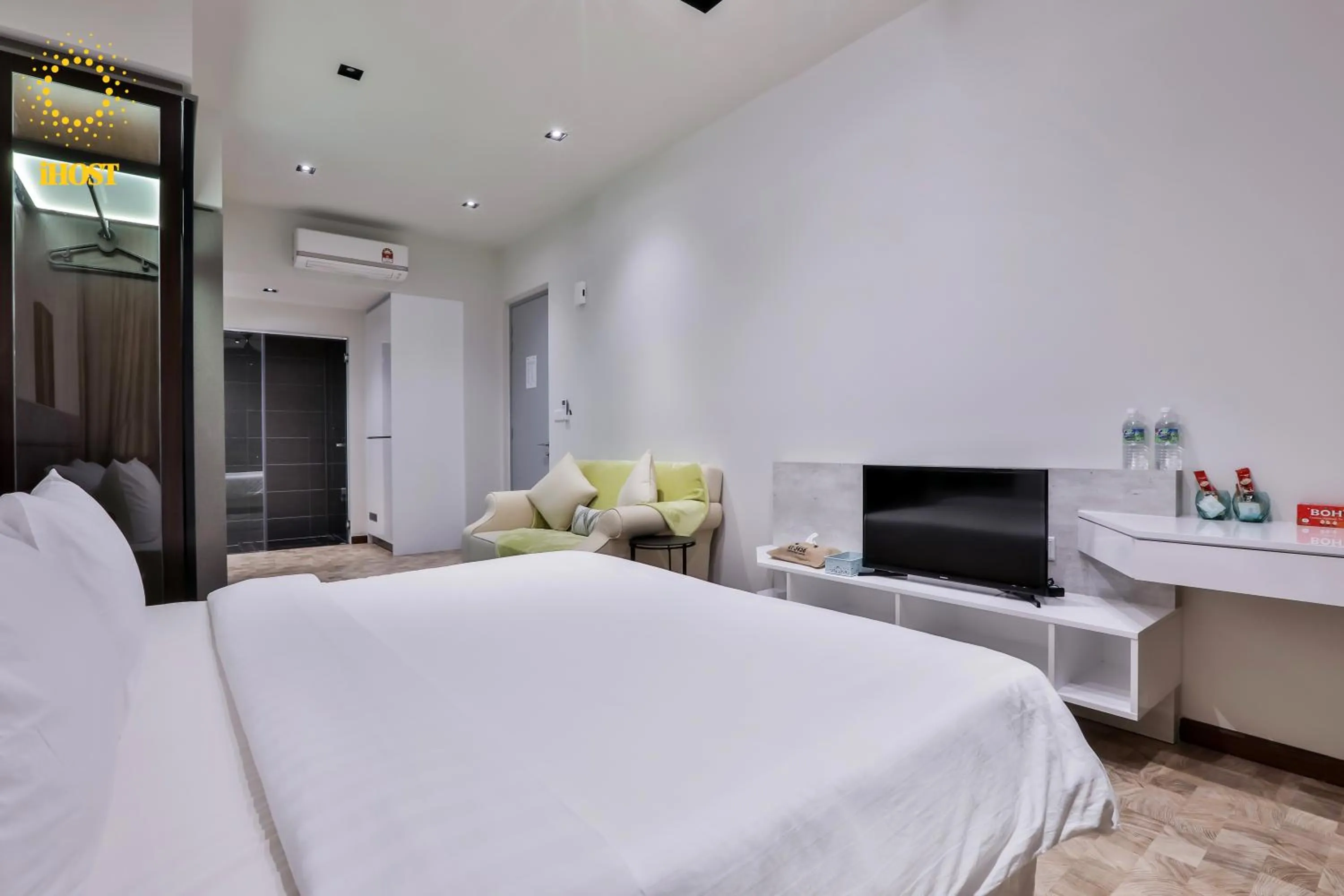 TV and multimedia in Expressionz 48th floor Sky Pool