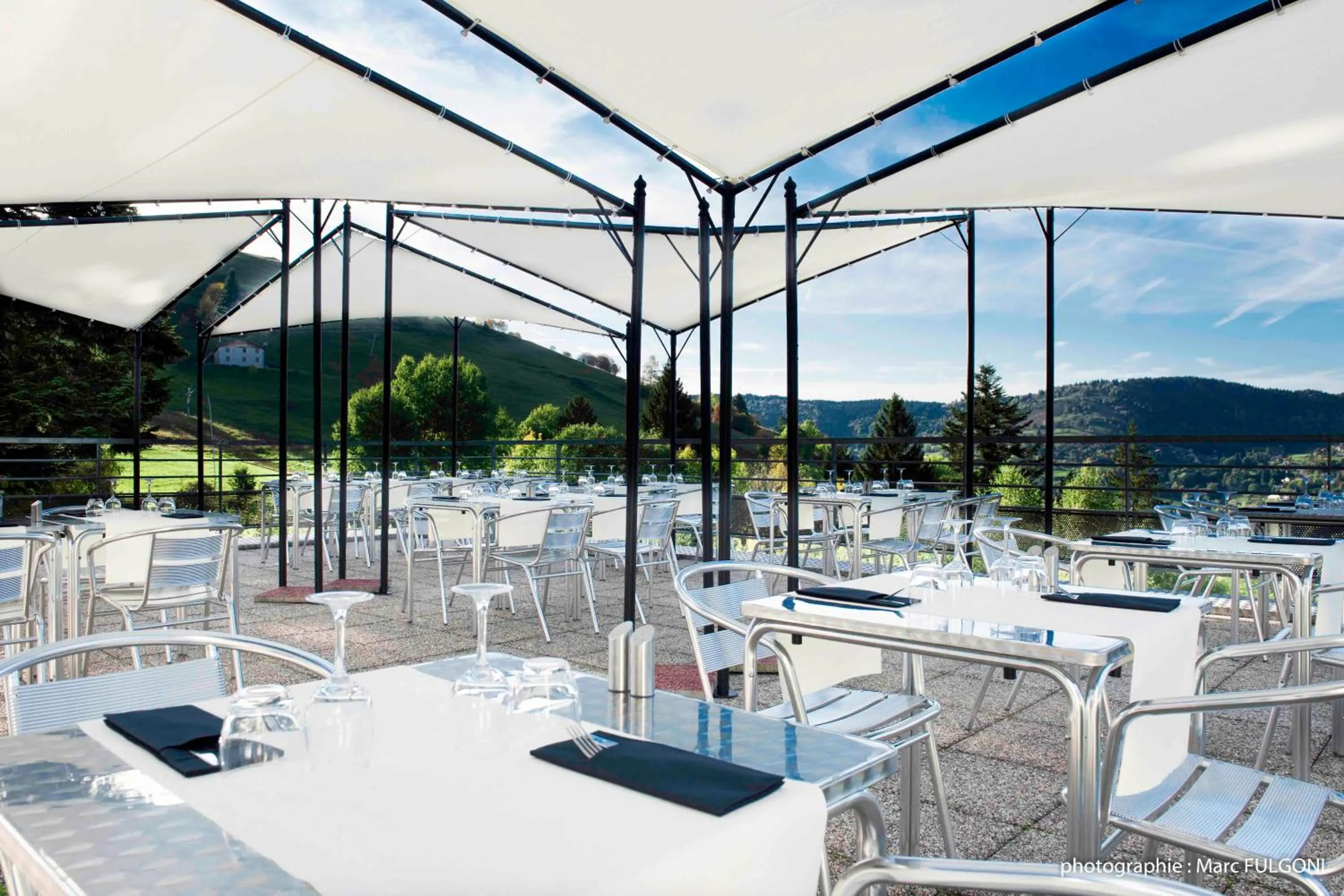 Patio in Le Brabant Bar-Hôtel-Restaurant