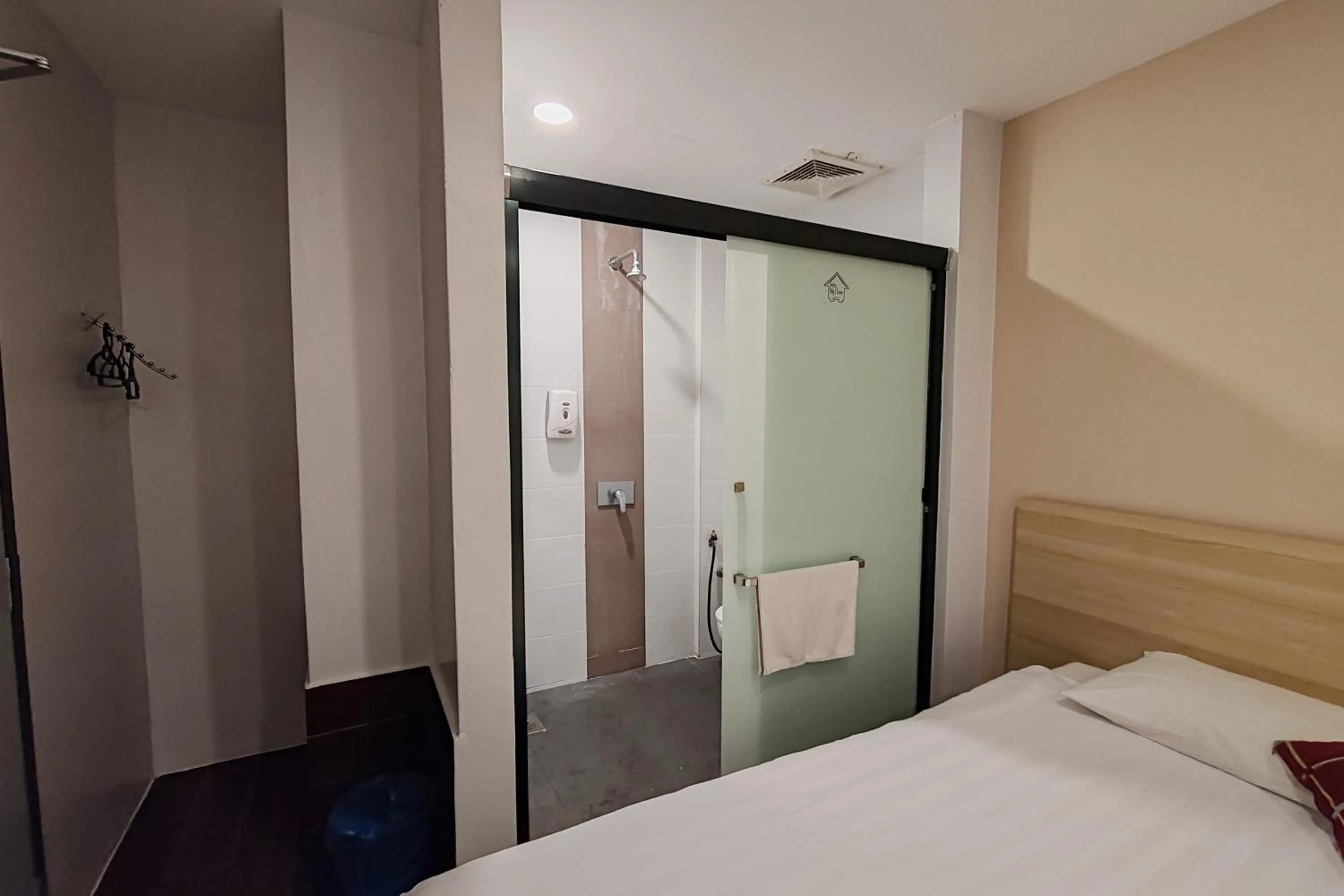 Bedroom, Bed in Hotel 18 Ipoh Aeon Mall