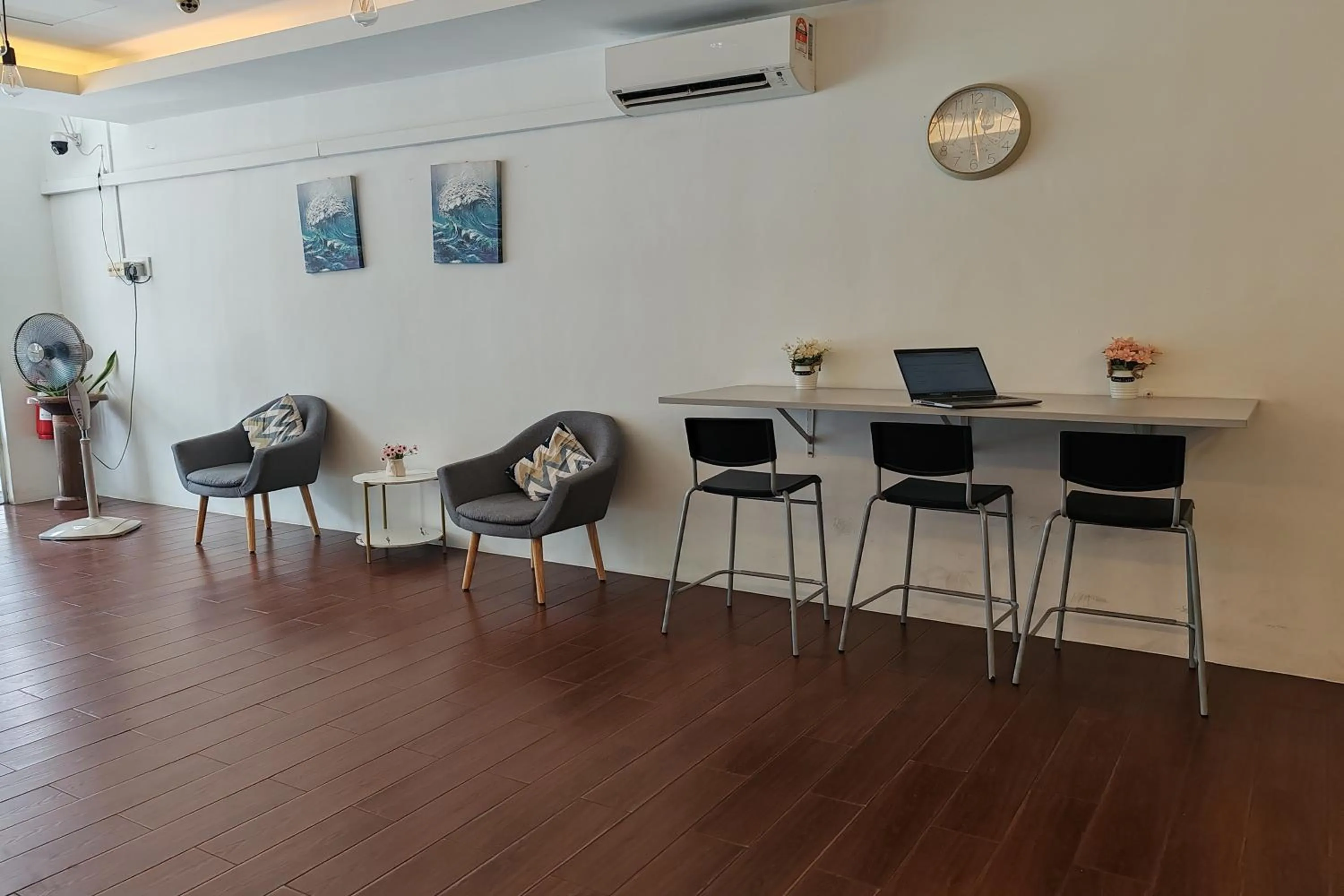 Seating area in Hotel 18 Ipoh Aeon Mall