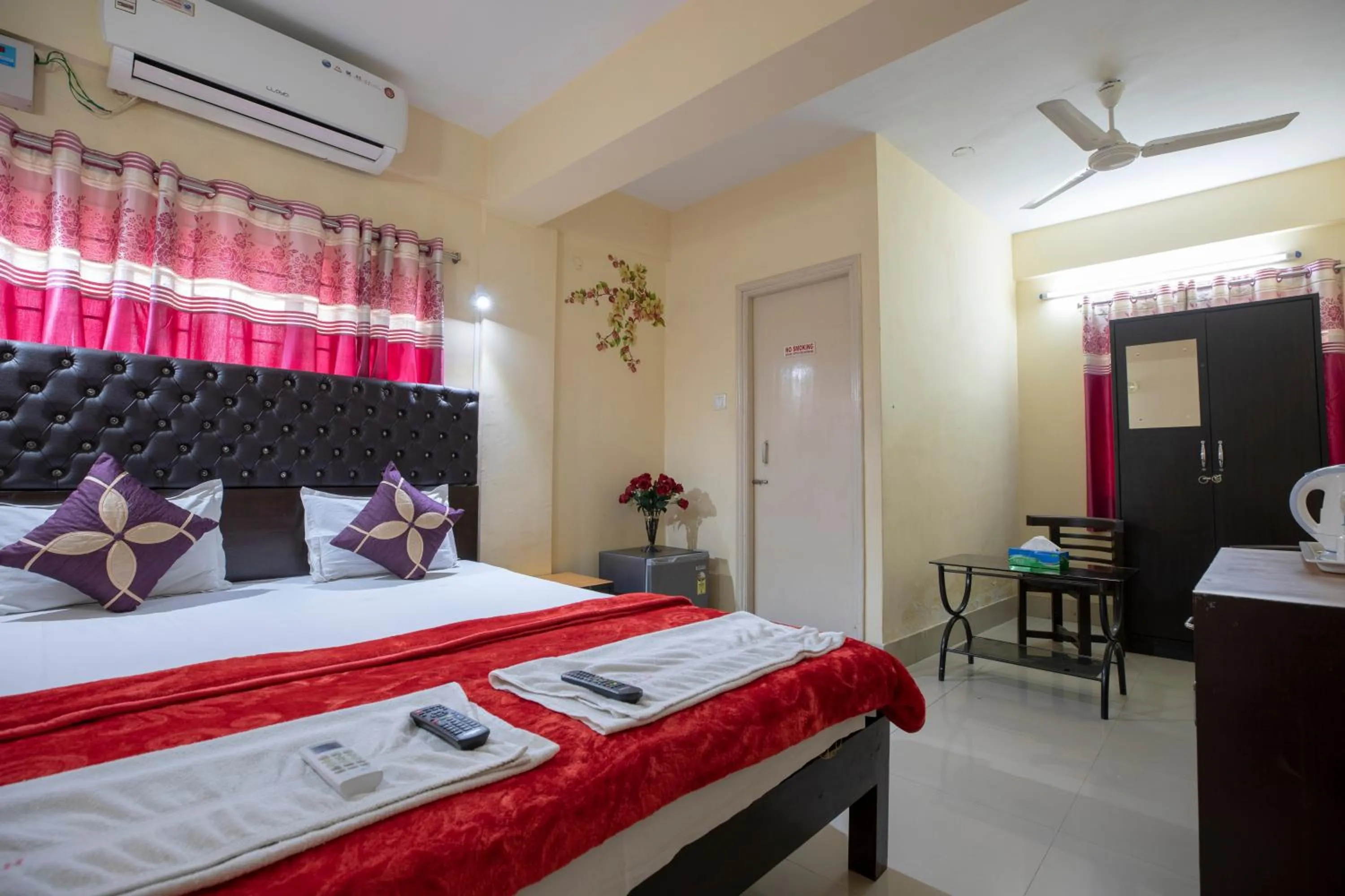 Bedroom, Bed in The Salvation Army RED SHIELD GUEST HOUSE