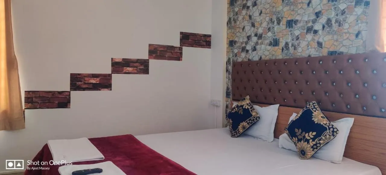 Bed in The Salvation Army RED SHIELD GUEST HOUSE