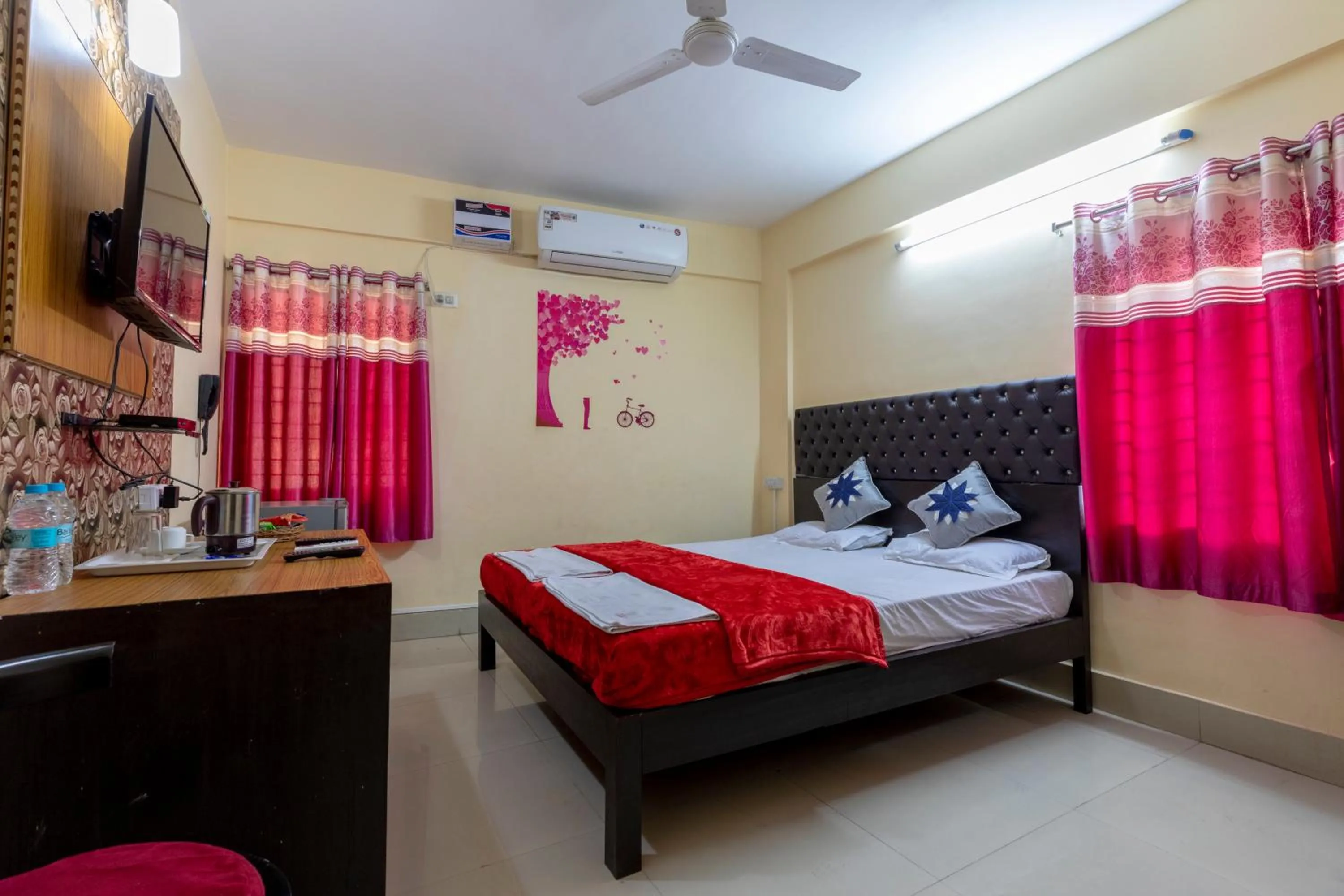 Bedroom, Bed in The Salvation Army RED SHIELD GUEST HOUSE