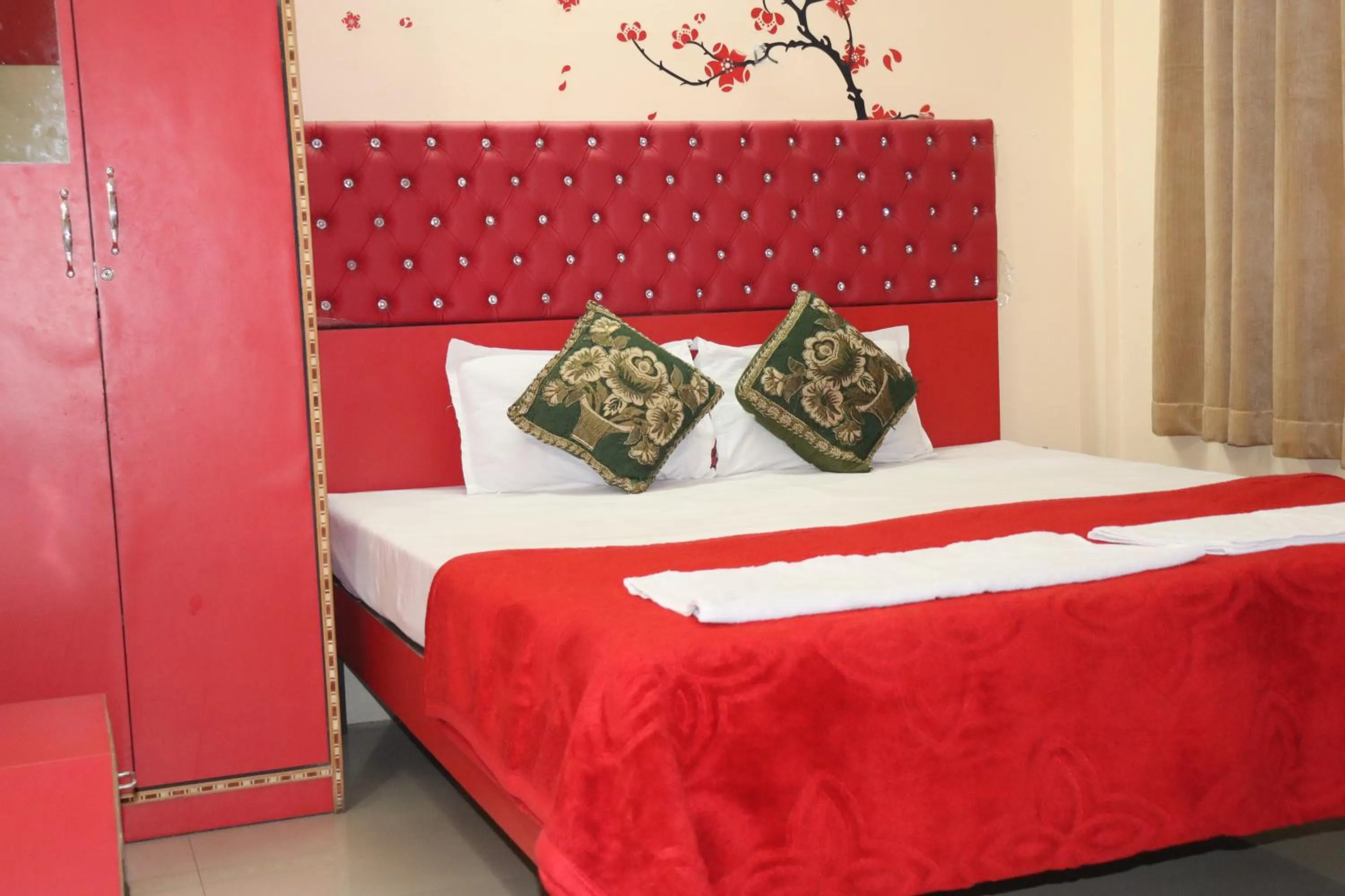 Bedroom, Bed in The Salvation Army RED SHIELD GUEST HOUSE