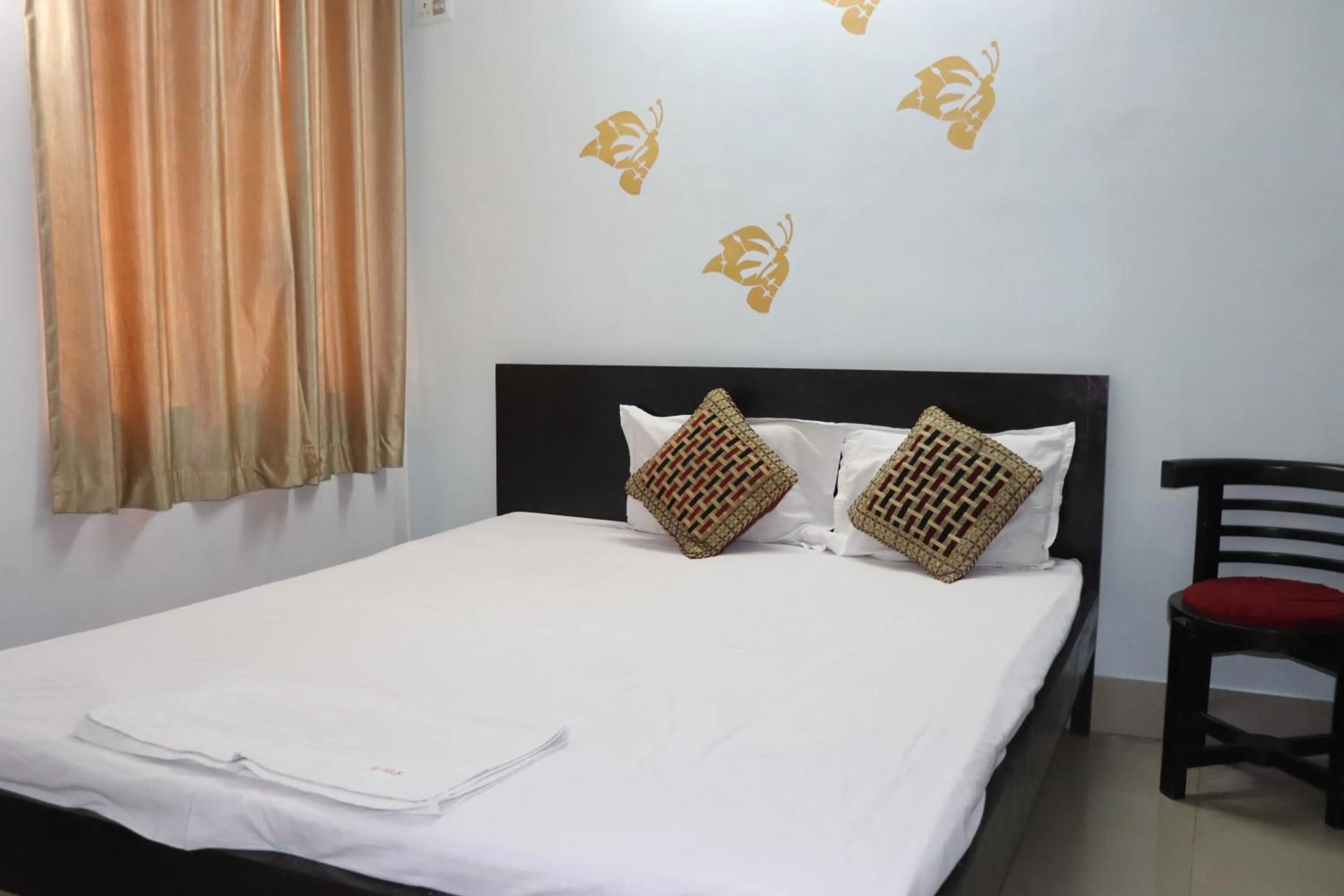 Bed in The Salvation Army RED SHIELD GUEST HOUSE