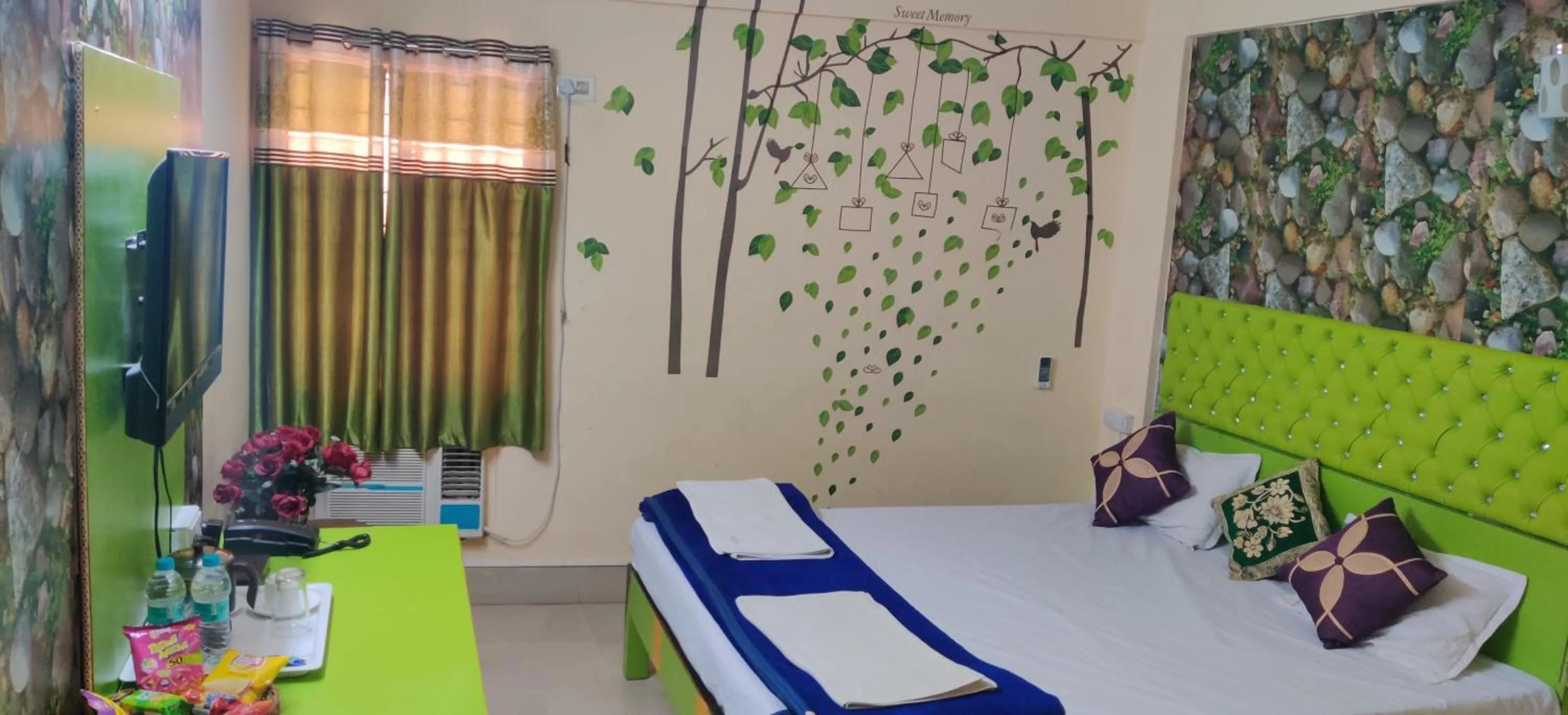 Bedroom, Bed in The Salvation Army RED SHIELD GUEST HOUSE