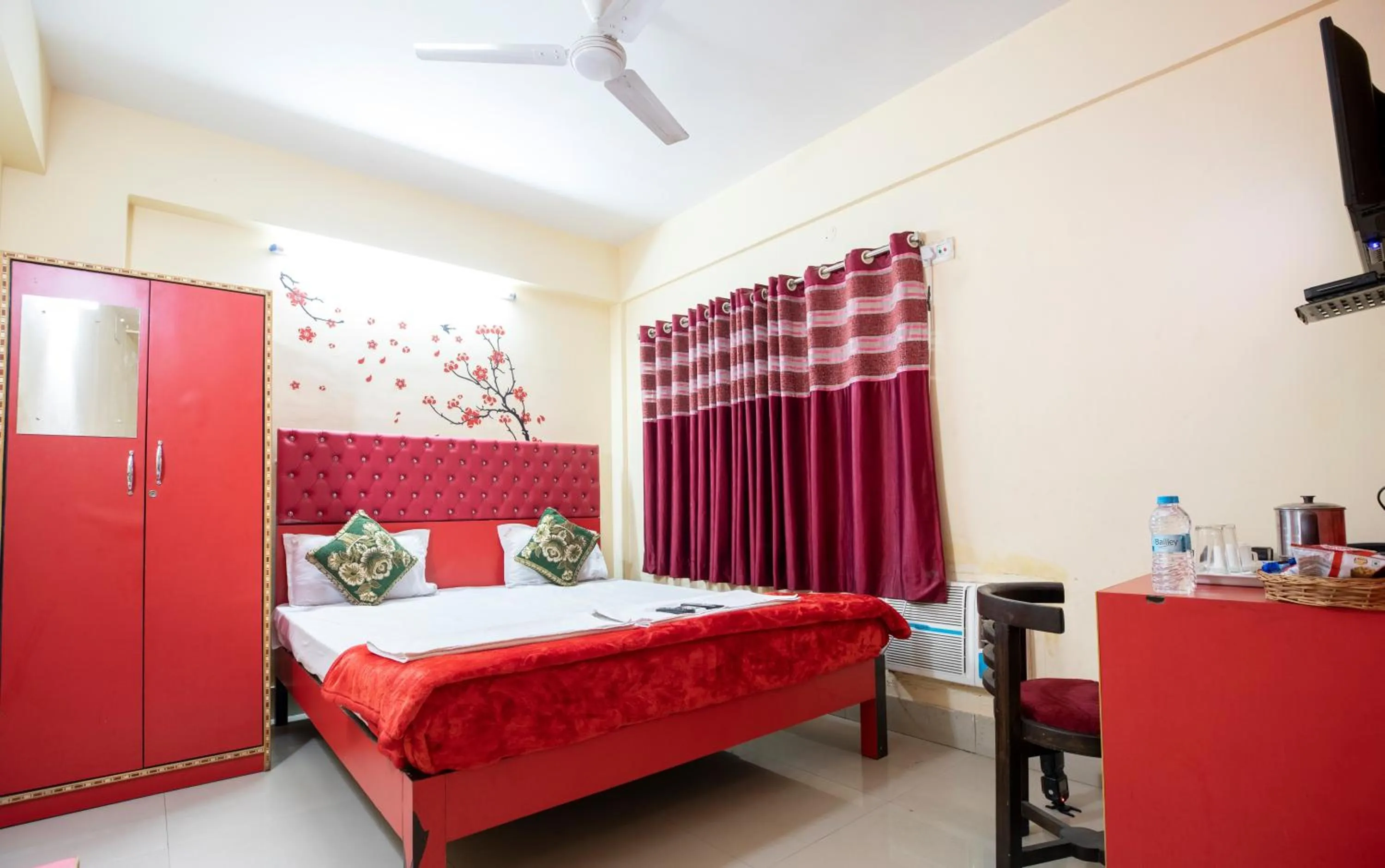 Bedroom, Bed in The Salvation Army RED SHIELD GUEST HOUSE