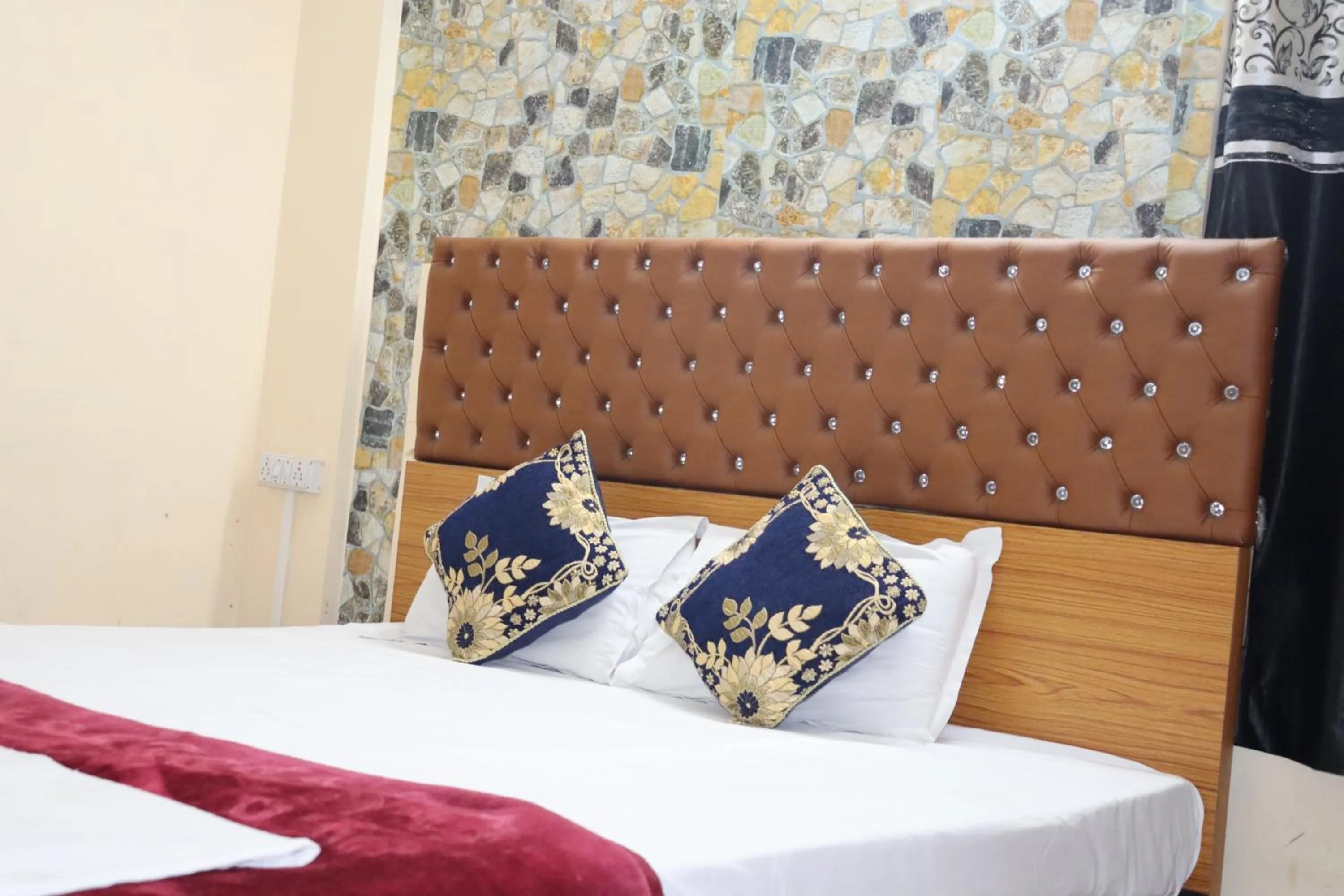 Bed in The Salvation Army RED SHIELD GUEST HOUSE