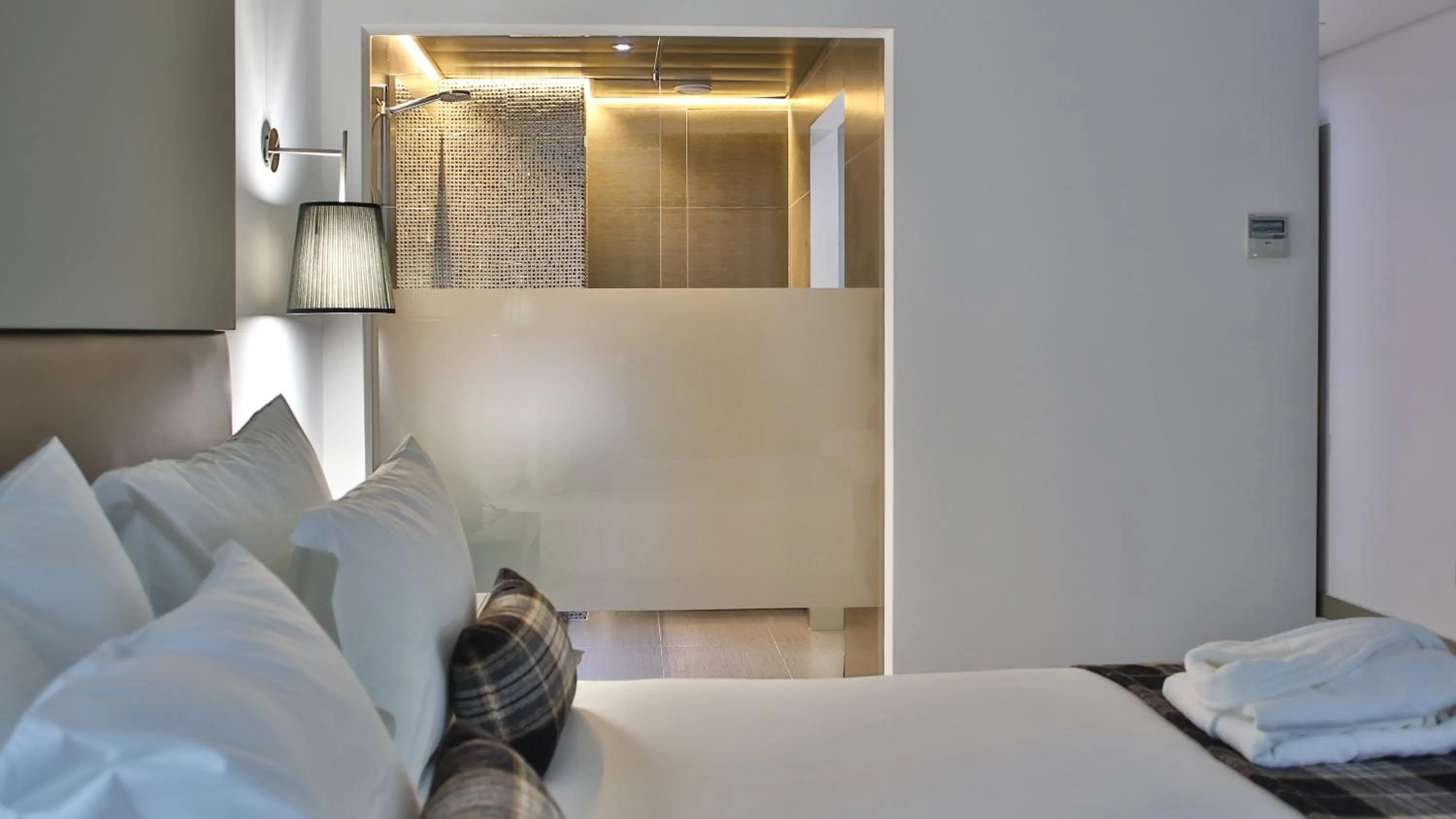 Bed in Delfim Douro Hotel