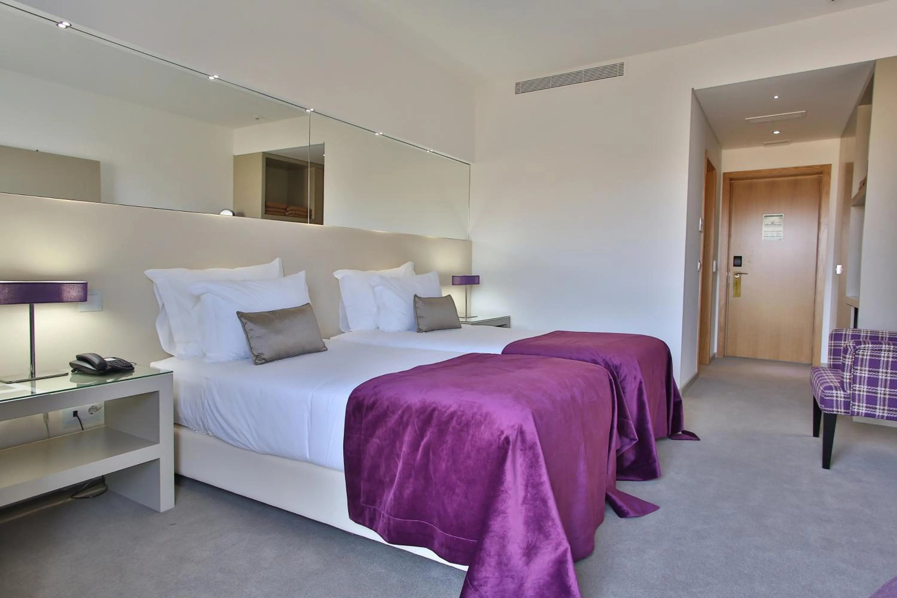 Photo of the whole room, Bed in Delfim Douro Hotel