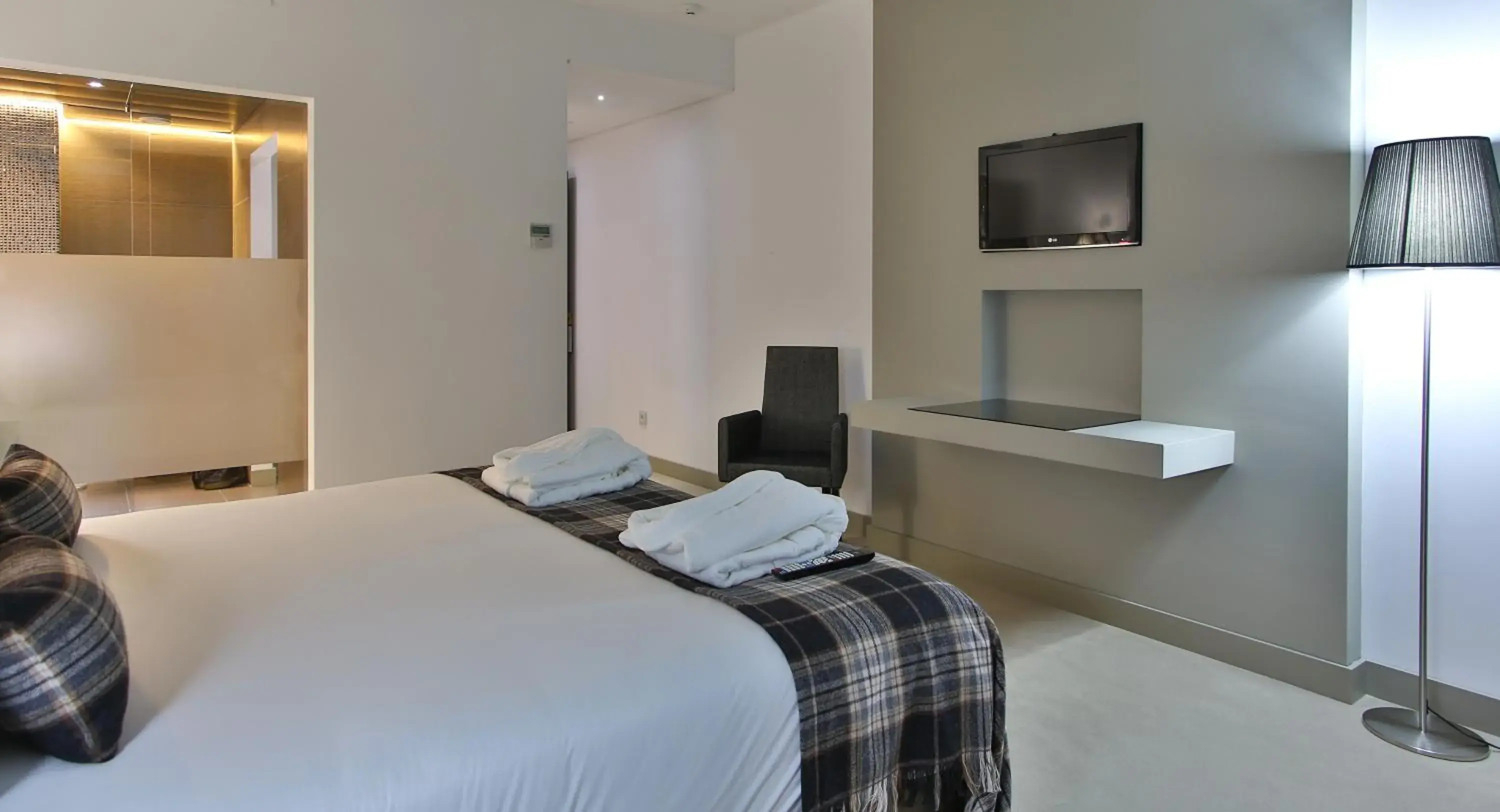 Double Room with Terrace and River View - Ground Floor in Delfim Douro Hotel Double Room with Terrace and River View - Ground Floor in Delfim Douro Hotel