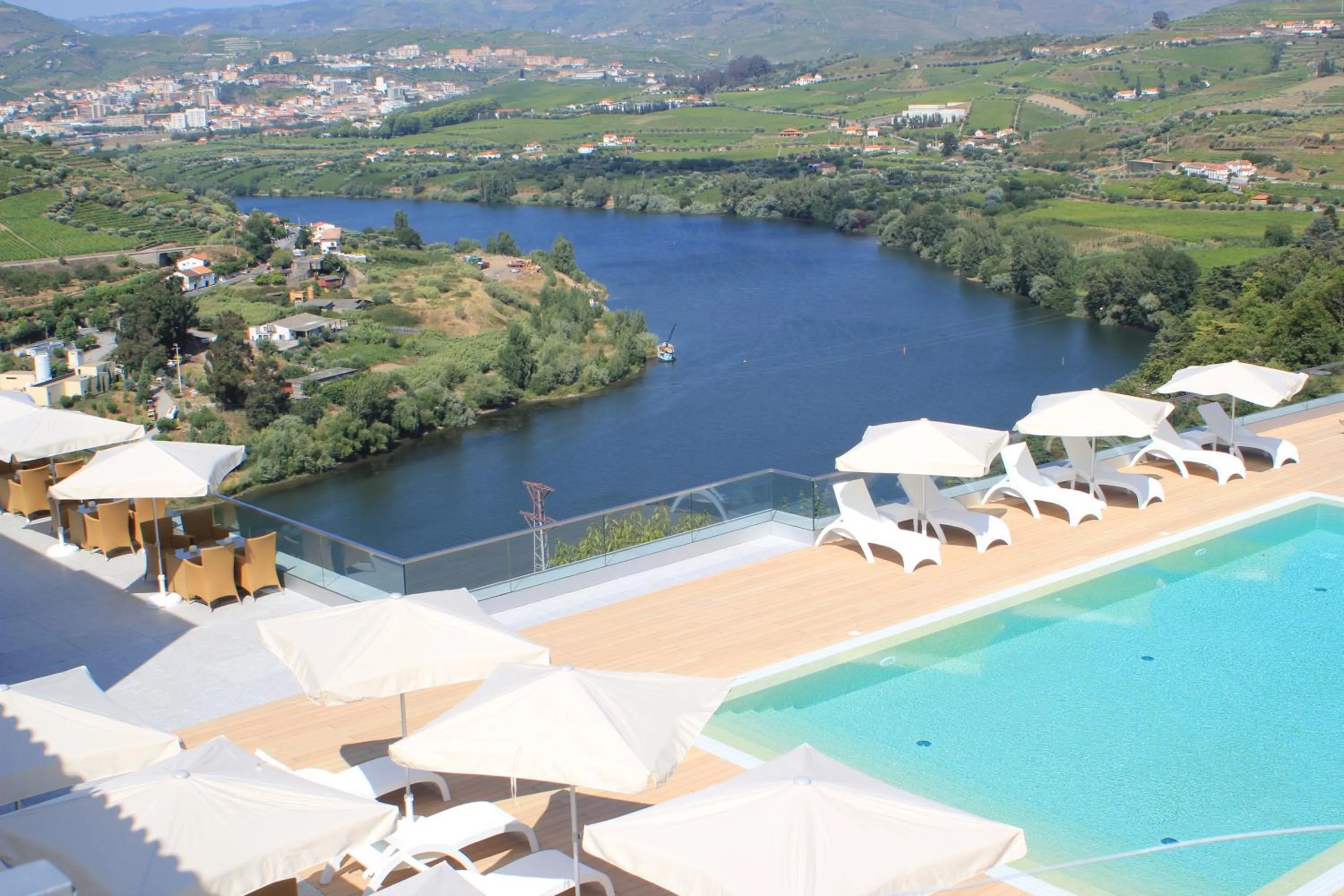 Area and facilities in Delfim Douro Hotel