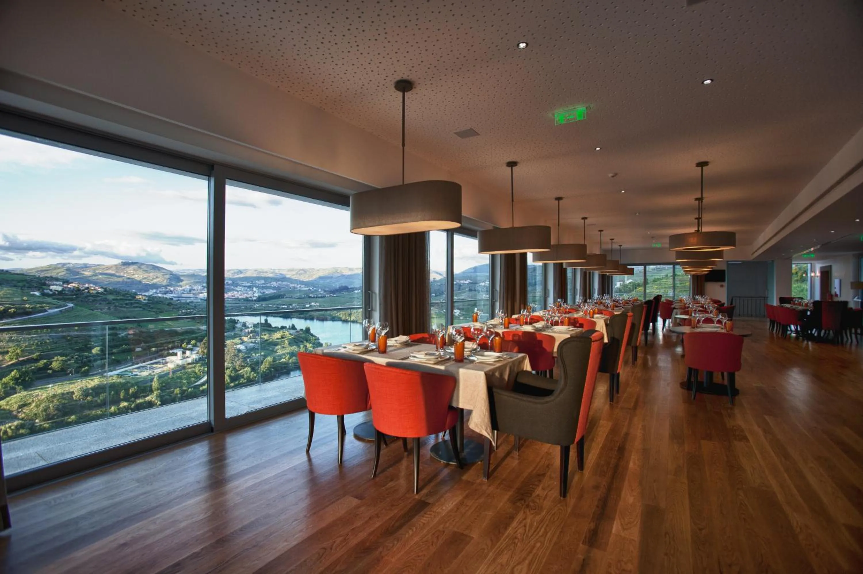 Restaurant/places to eat in Delfim Douro Hotel