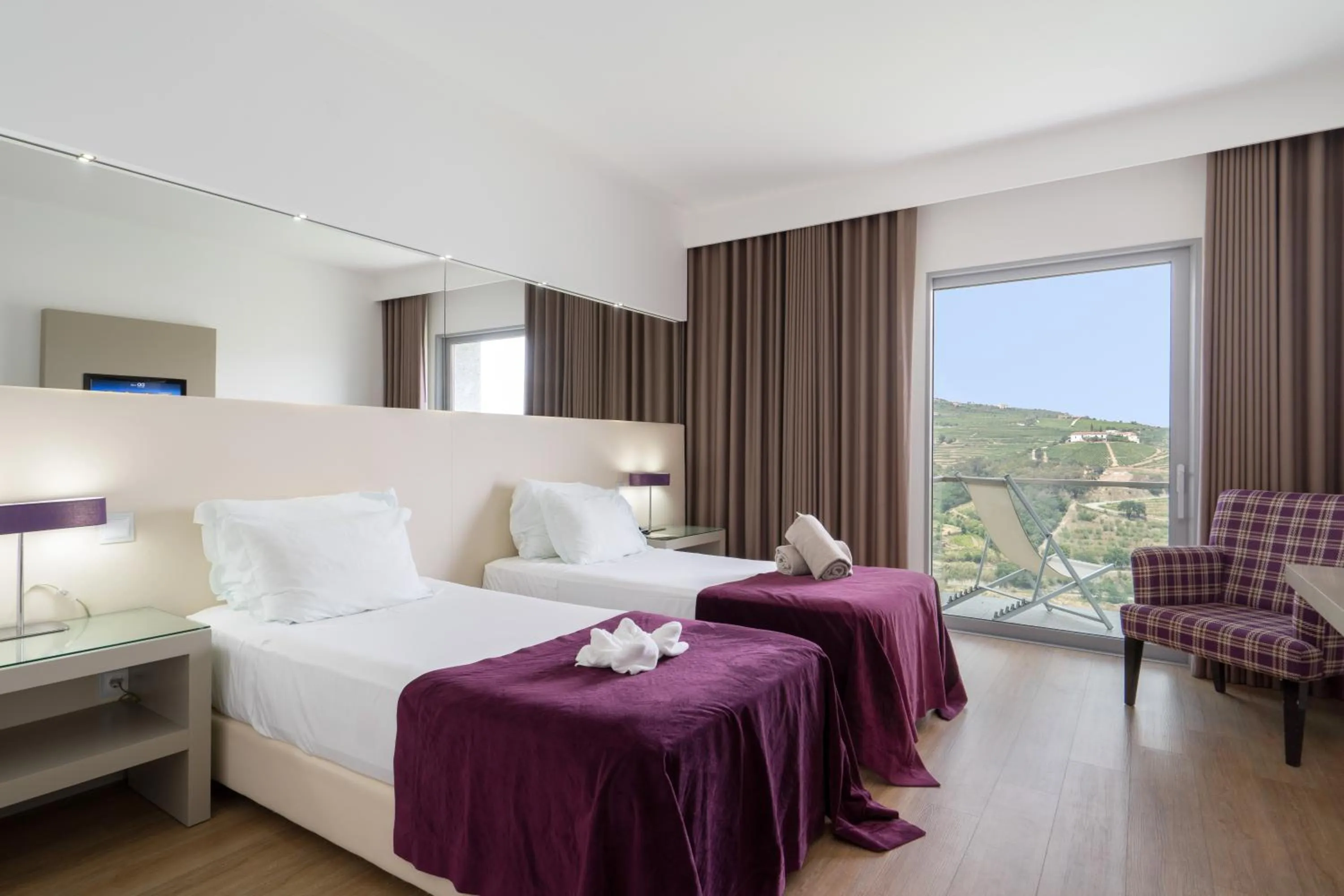 Bed in Delfim Douro Hotel