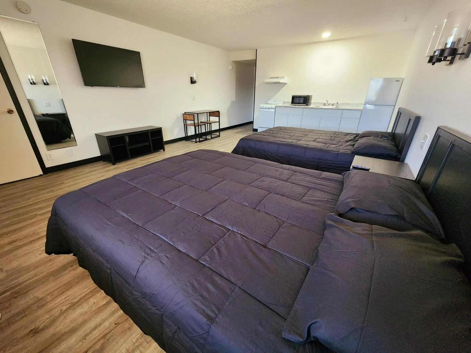 Bed in The Hastings Inn Salina