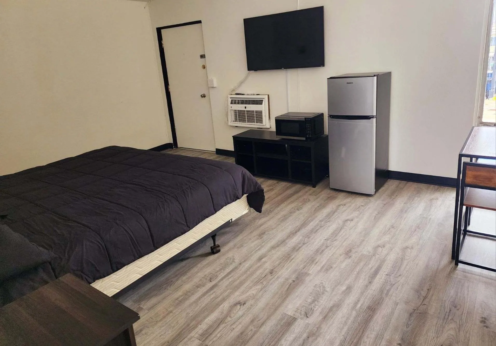 Bed in The Hastings Inn Salina