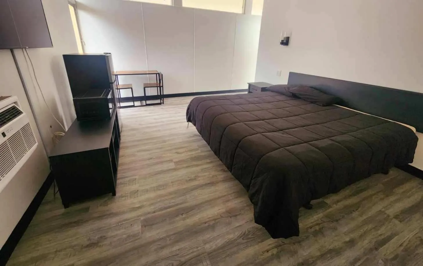 Bed in The Hastings Inn Salina