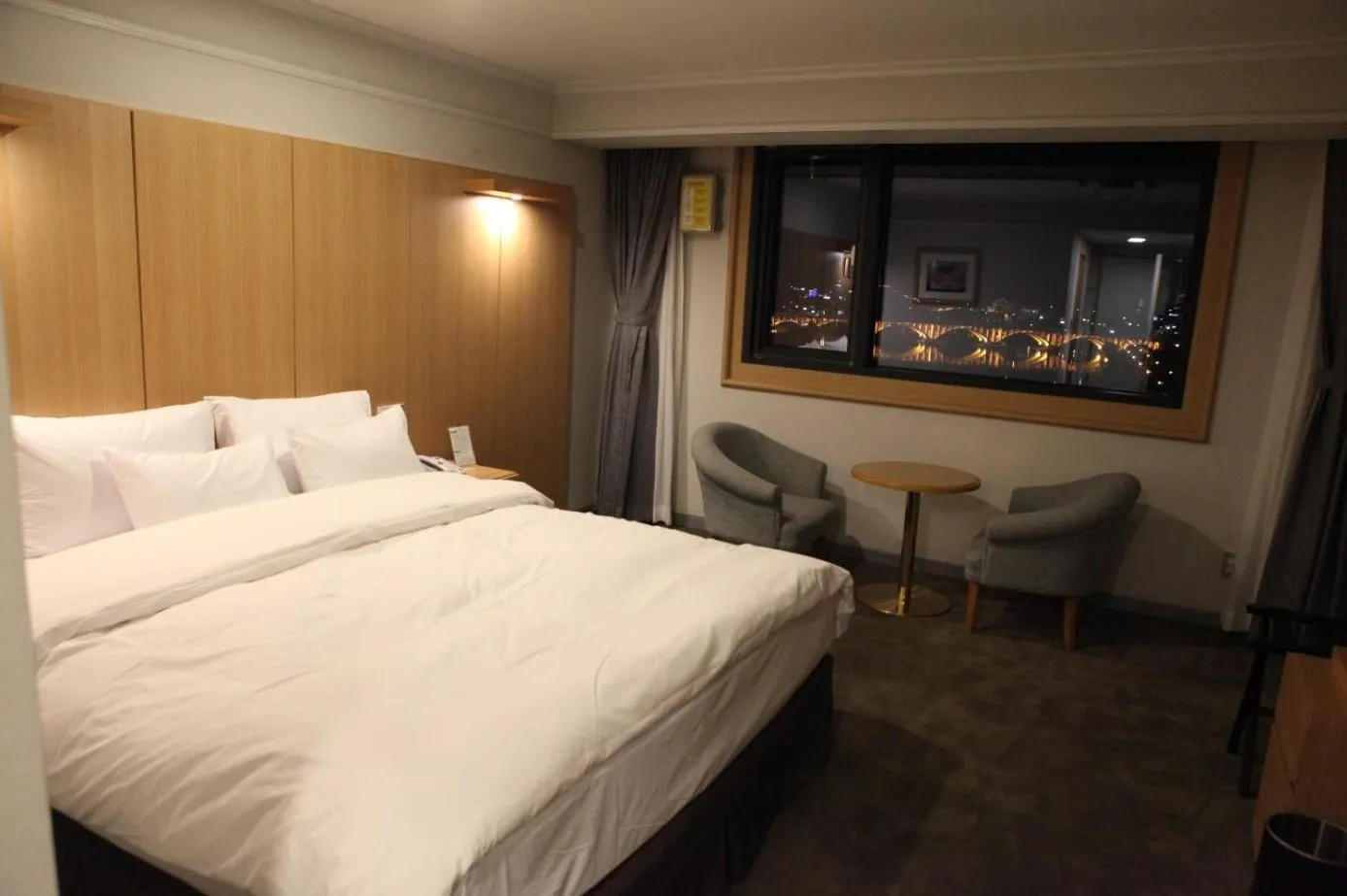 Bed in Hotel Dongbang