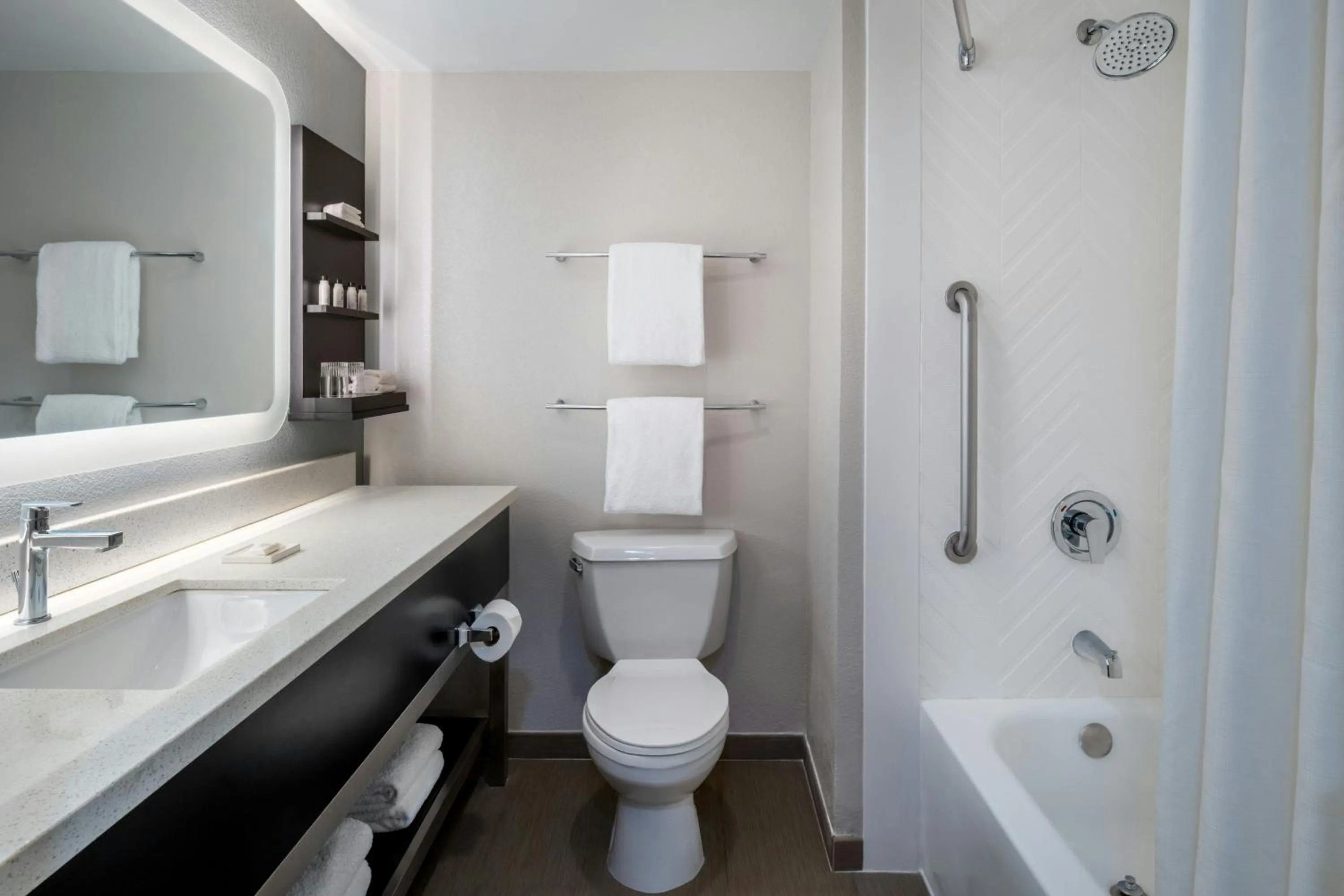 Bathroom in Delta Hotels by Marriott Jacksonville Deerwood