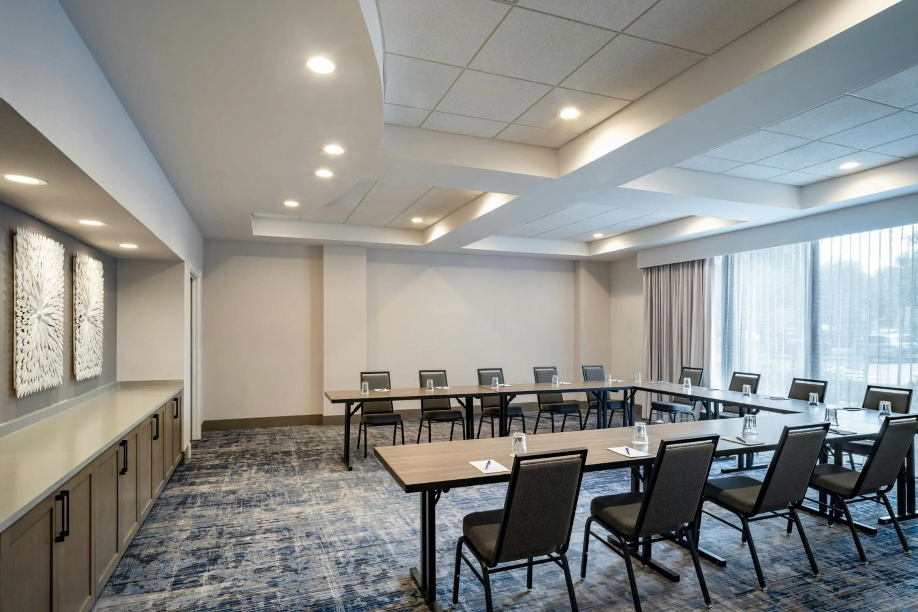 Meeting/conference room in Delta Hotels by Marriott Jacksonville Deerwood