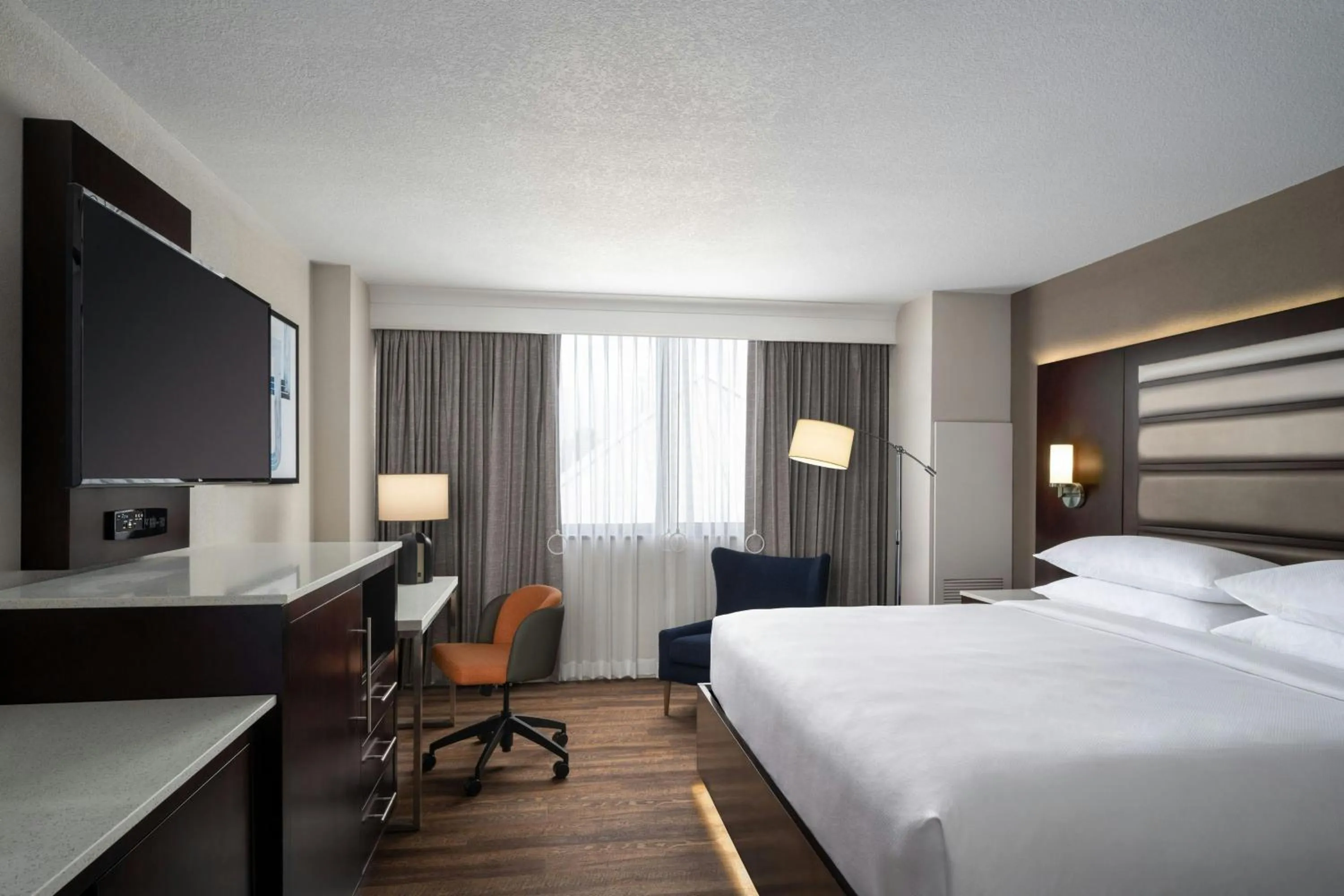 Photo of the whole room, Bed in Delta Hotels by Marriott Jacksonville Deerwood