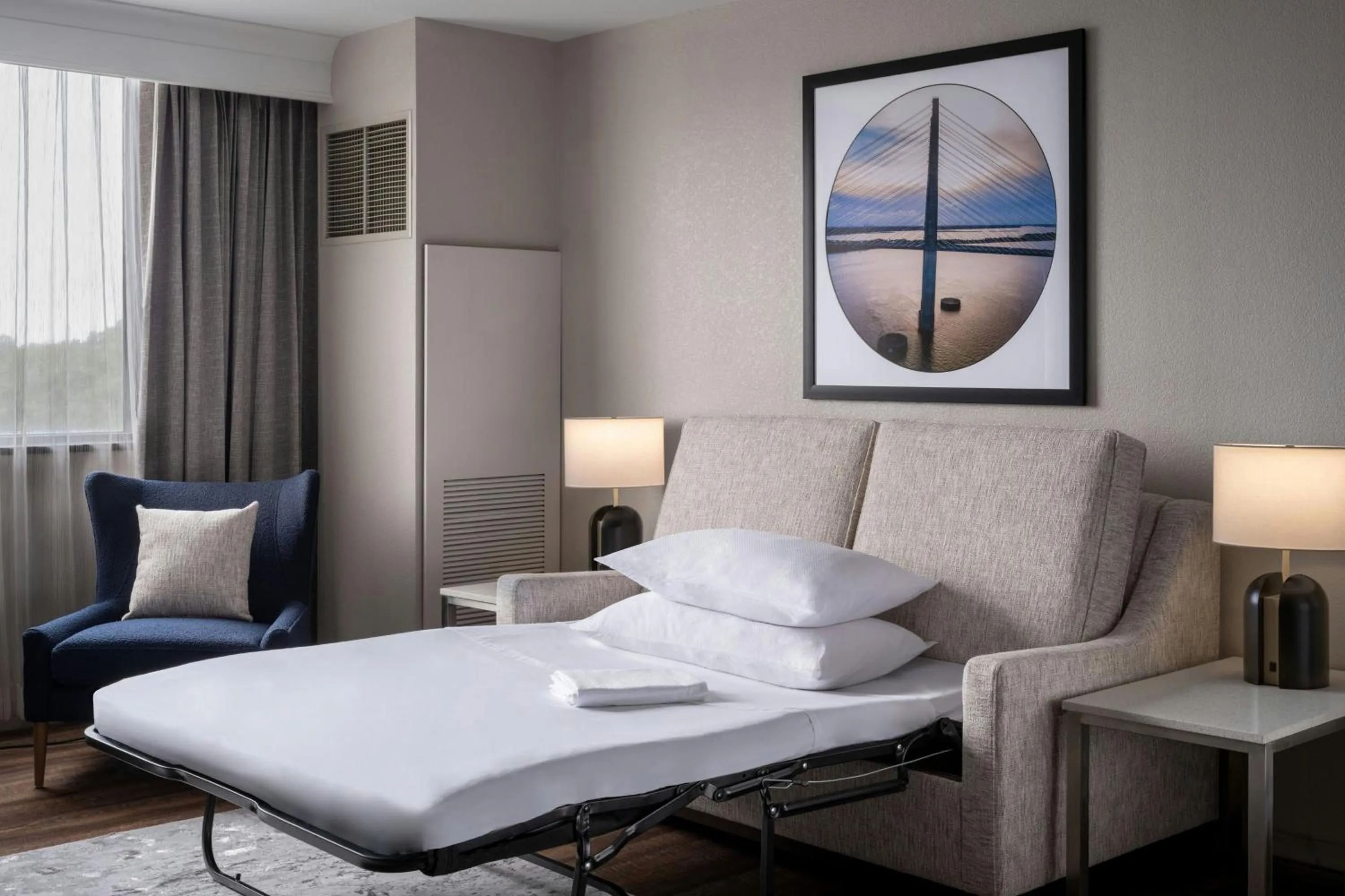 Bedroom, Bed in Delta Hotels by Marriott Jacksonville Deerwood