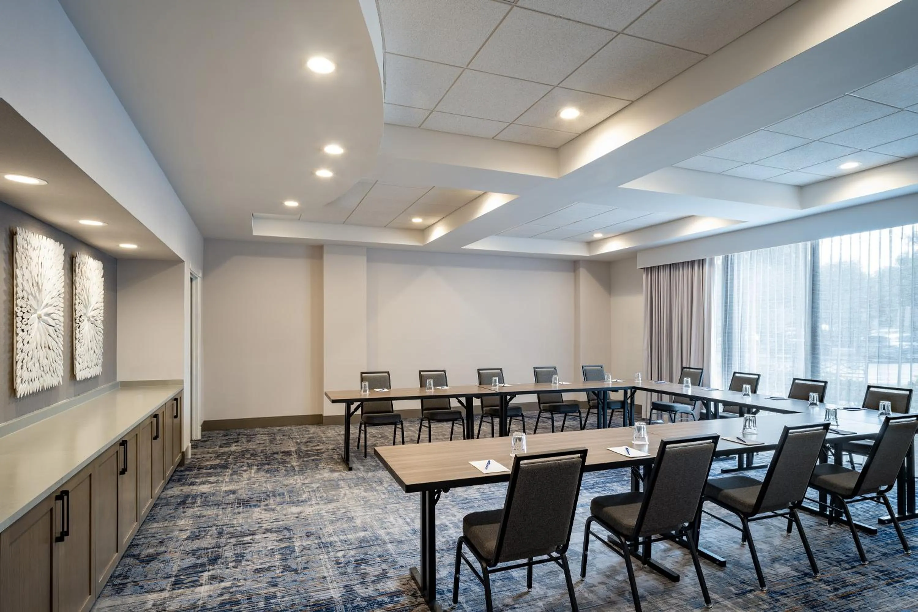 Meeting/conference room in Delta Hotels by Marriott Jacksonville Deerwood