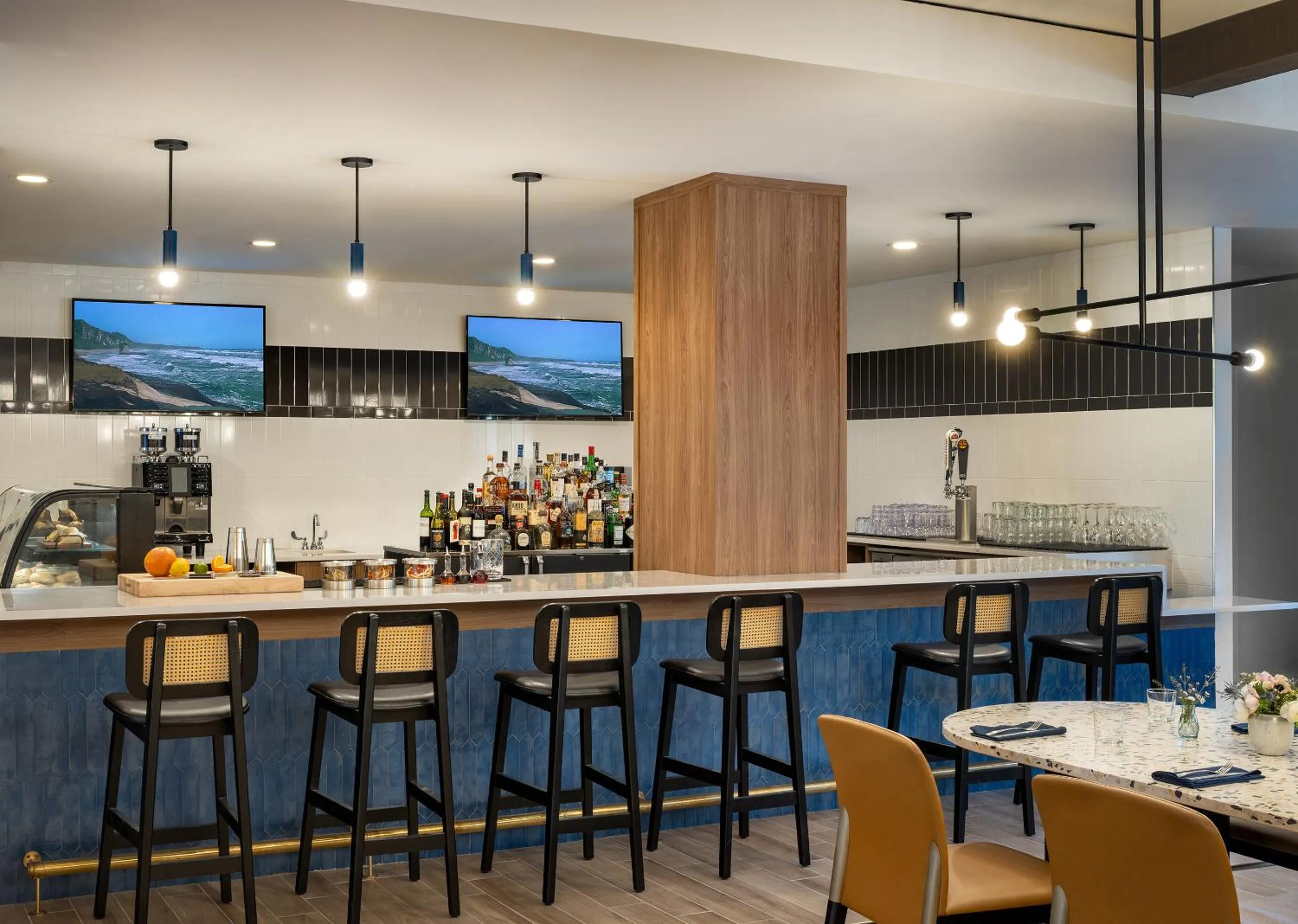 Restaurant/places to eat in Delta Hotels by Marriott Jacksonville Deerwood