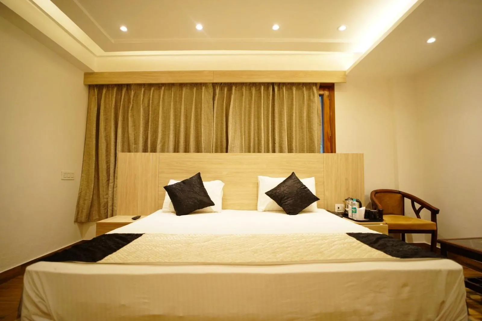 Photo of the whole room, Bed in Mahaveer Shimla By Royal Collection Hotels