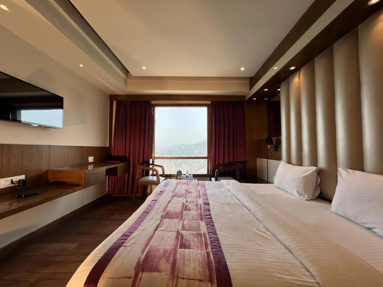 Photo of the whole room, Bed in Mahaveer Shimla By Royal Collection Hotels